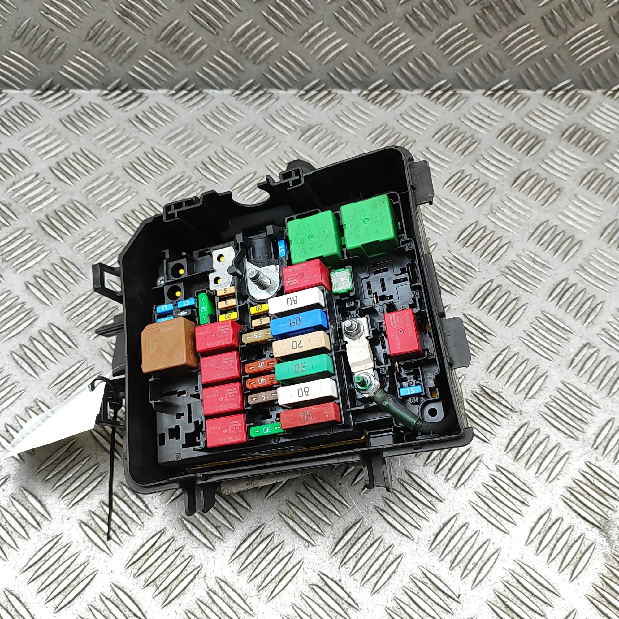Opel Mokka (B) Fuse box Fuse box — OPEL MOKKA (2020-...) — 9824510680

...
