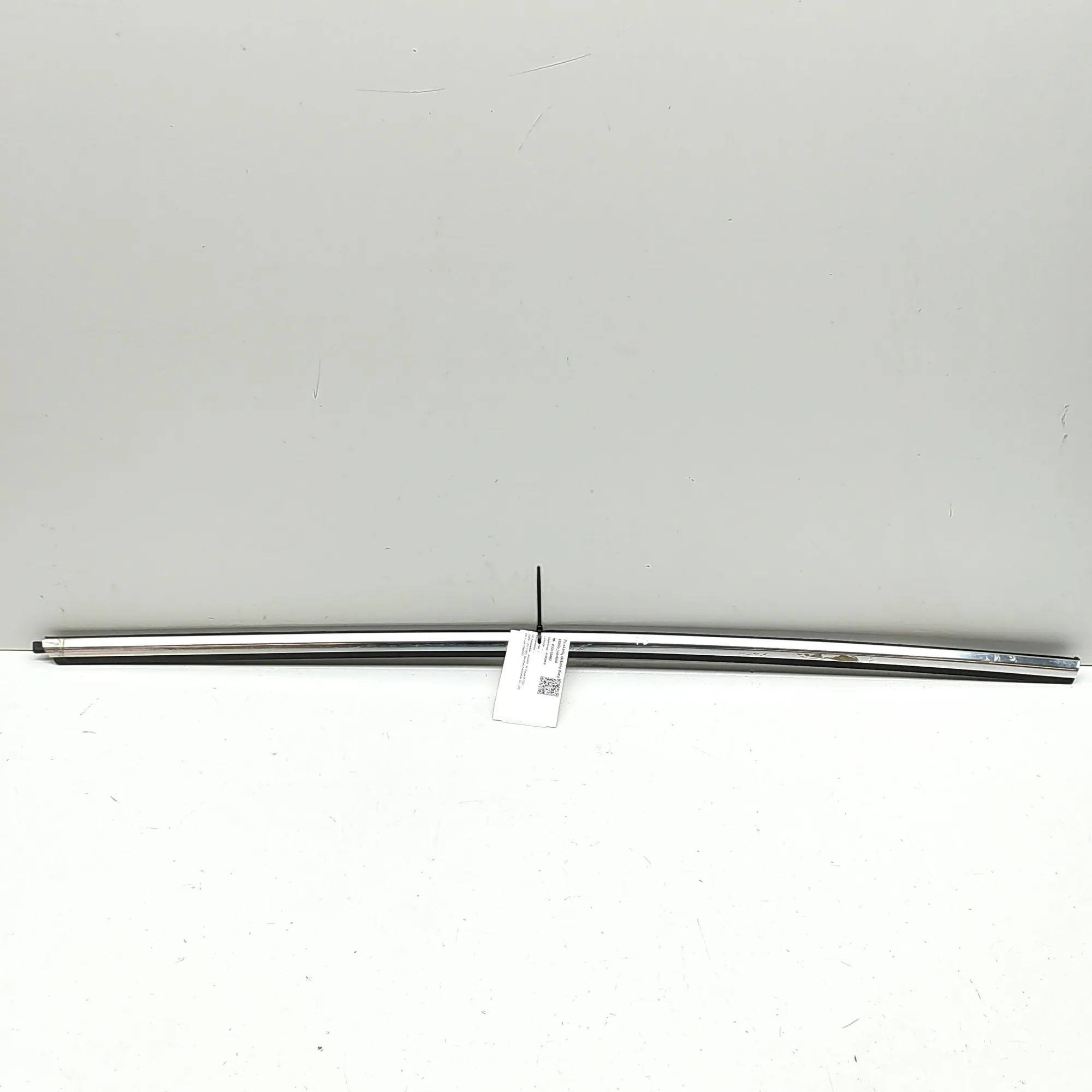 Jaguar XK Door window moulding — front — right Door window moulding — front — right — JAGUAR X...