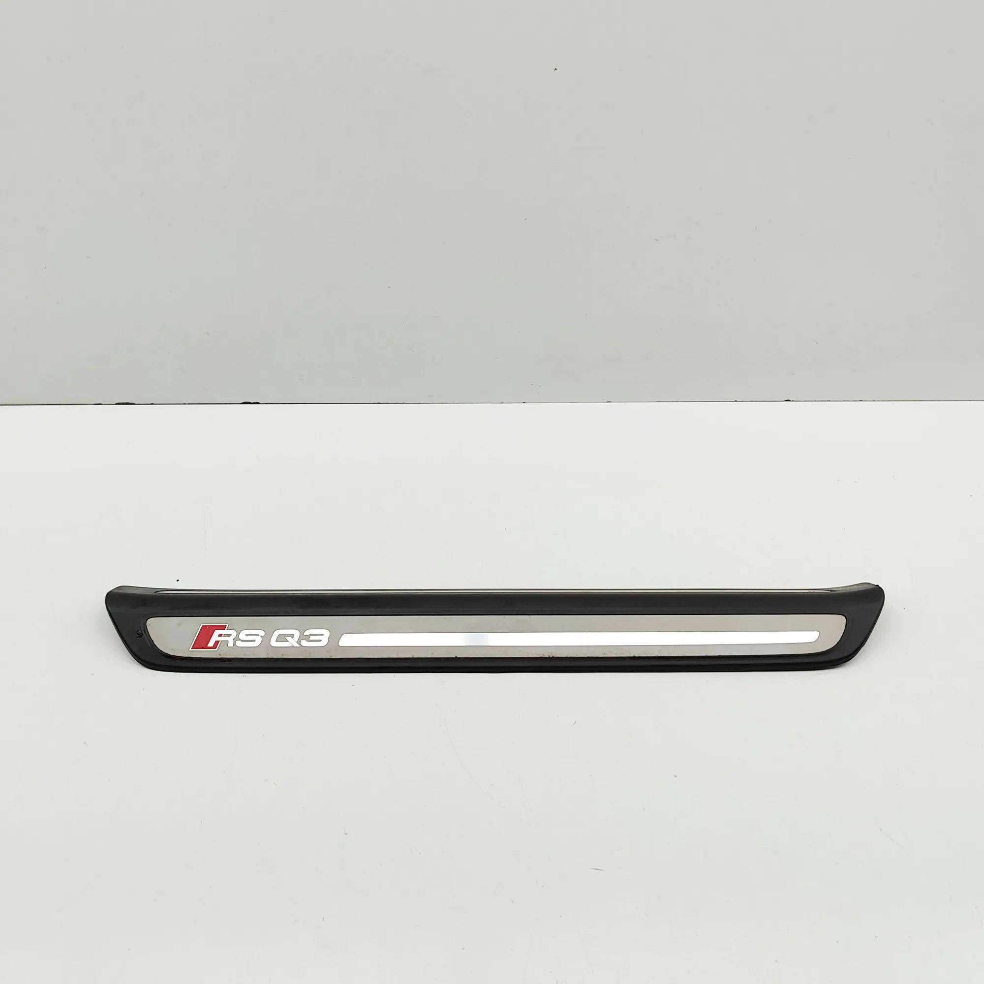 Audi Q3 (8U) Sill trim — front right Sill trim — front right — AUDI Q3 (8U) (2011-20...
