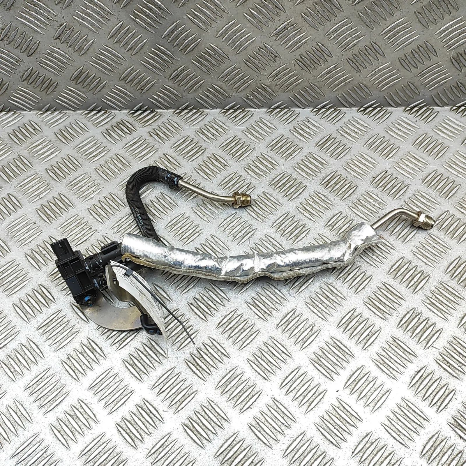 Porsche Cayenne DPF pressure sensor DPF pressure sensor — PORSCHE CAYENNE (Coupe 9Y...