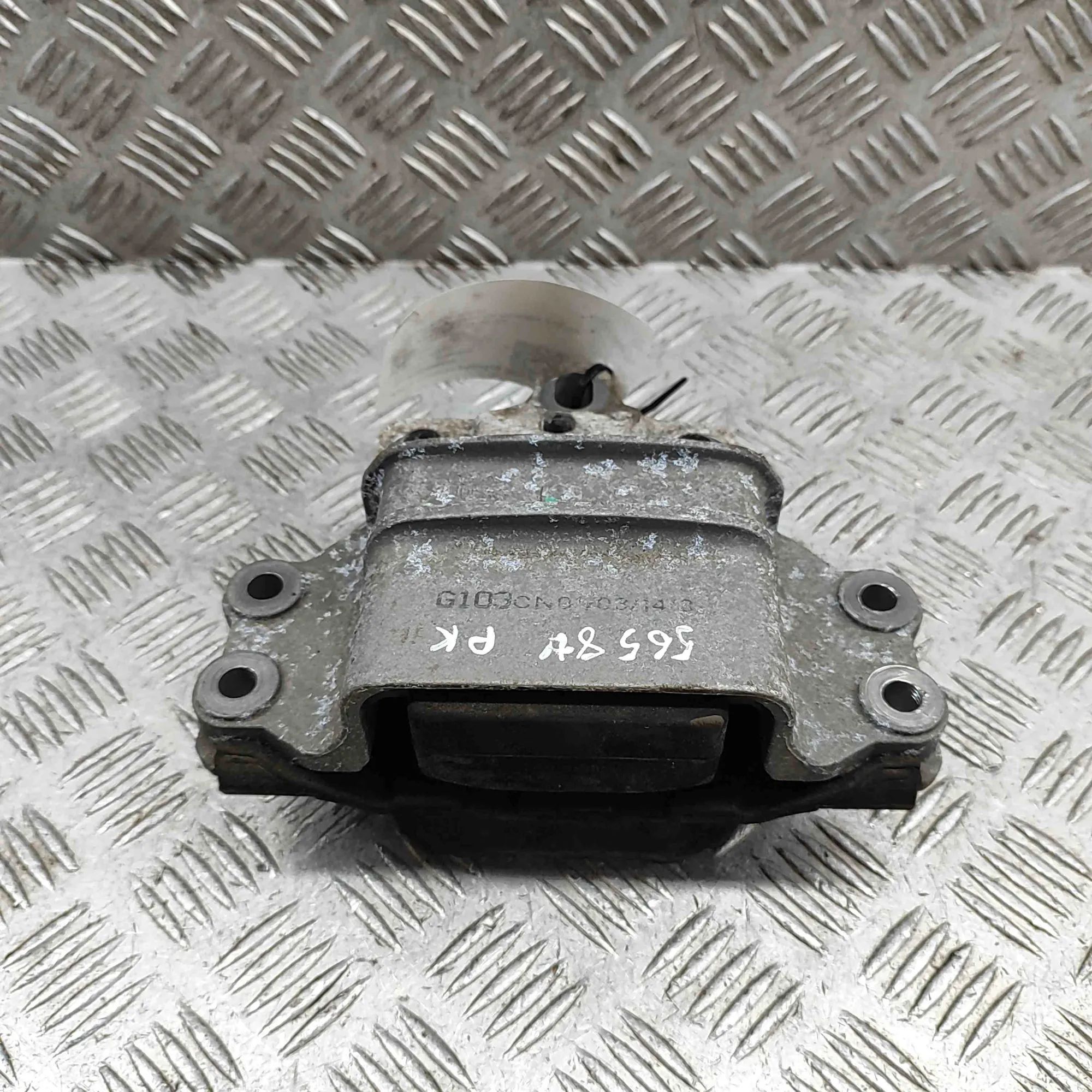Audi Q3 (8U) Left Side Engine Mount Left Side Engine Mount — AUDI Q3 (8U) (2011-201...