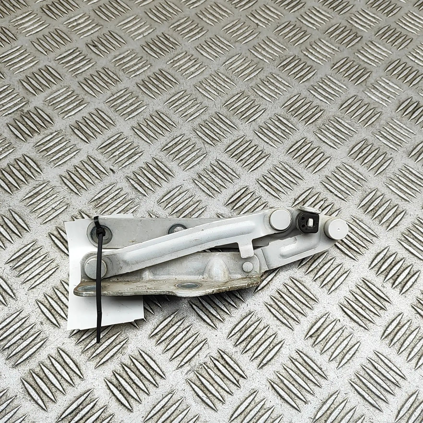 Volkswagen Transporter (T6, Caravelle, Multivan) Bonnet hinge — front right Bonnet hinge — front right — VW TRANSPORTER (VI...
