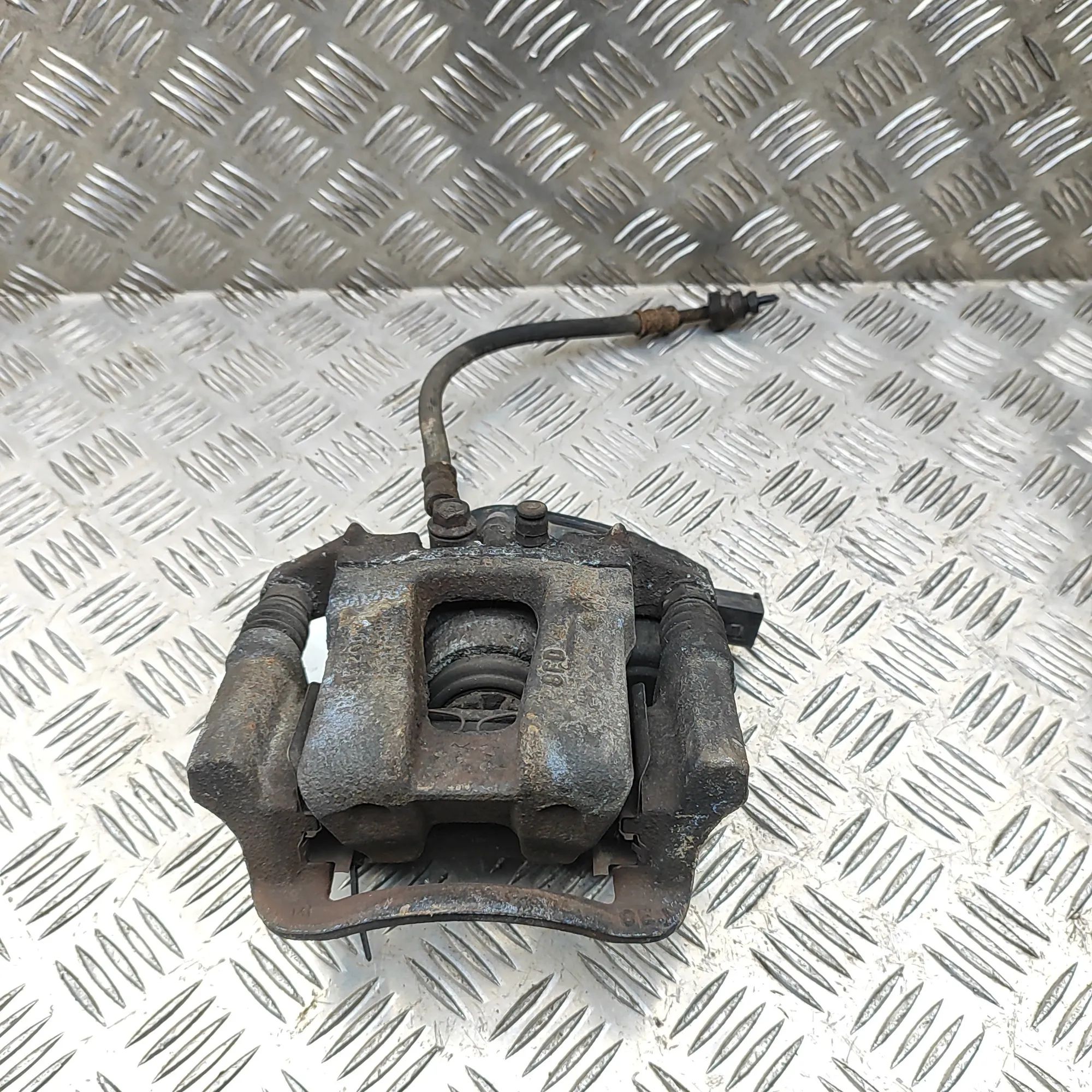 Hyundai i40 Brake caliper — rear right Brake caliper — rear right — HYUNDAI I40 (VF) (...