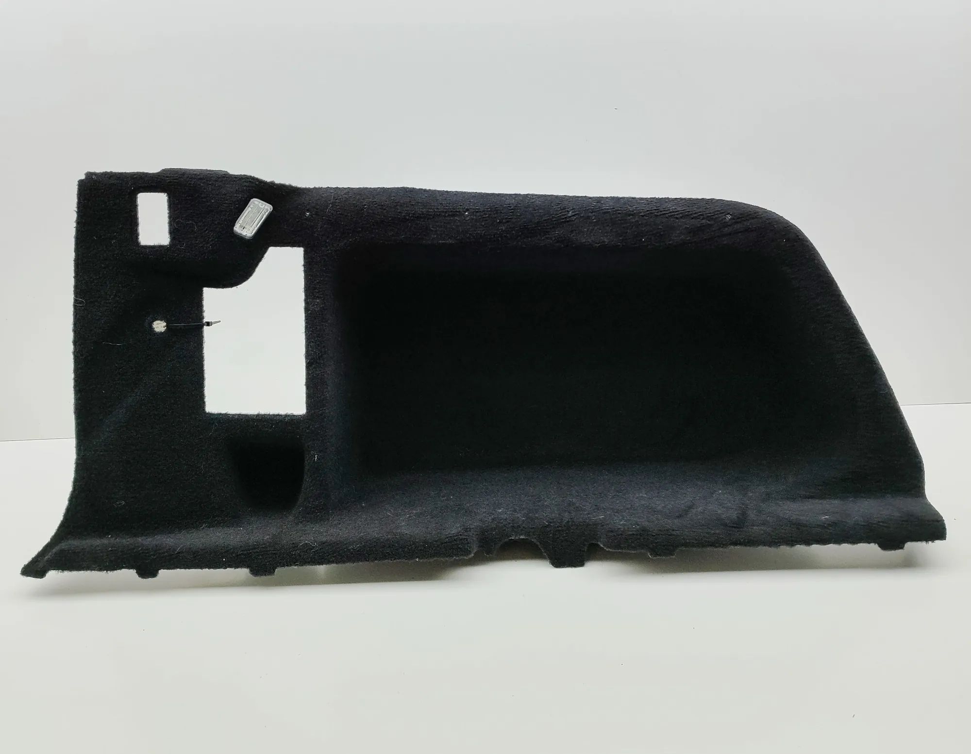 Land Rover Discovery Left Side Trunk Trim Left Side Trunk Trim — LAND ROVER DISCOVERY (V ...
