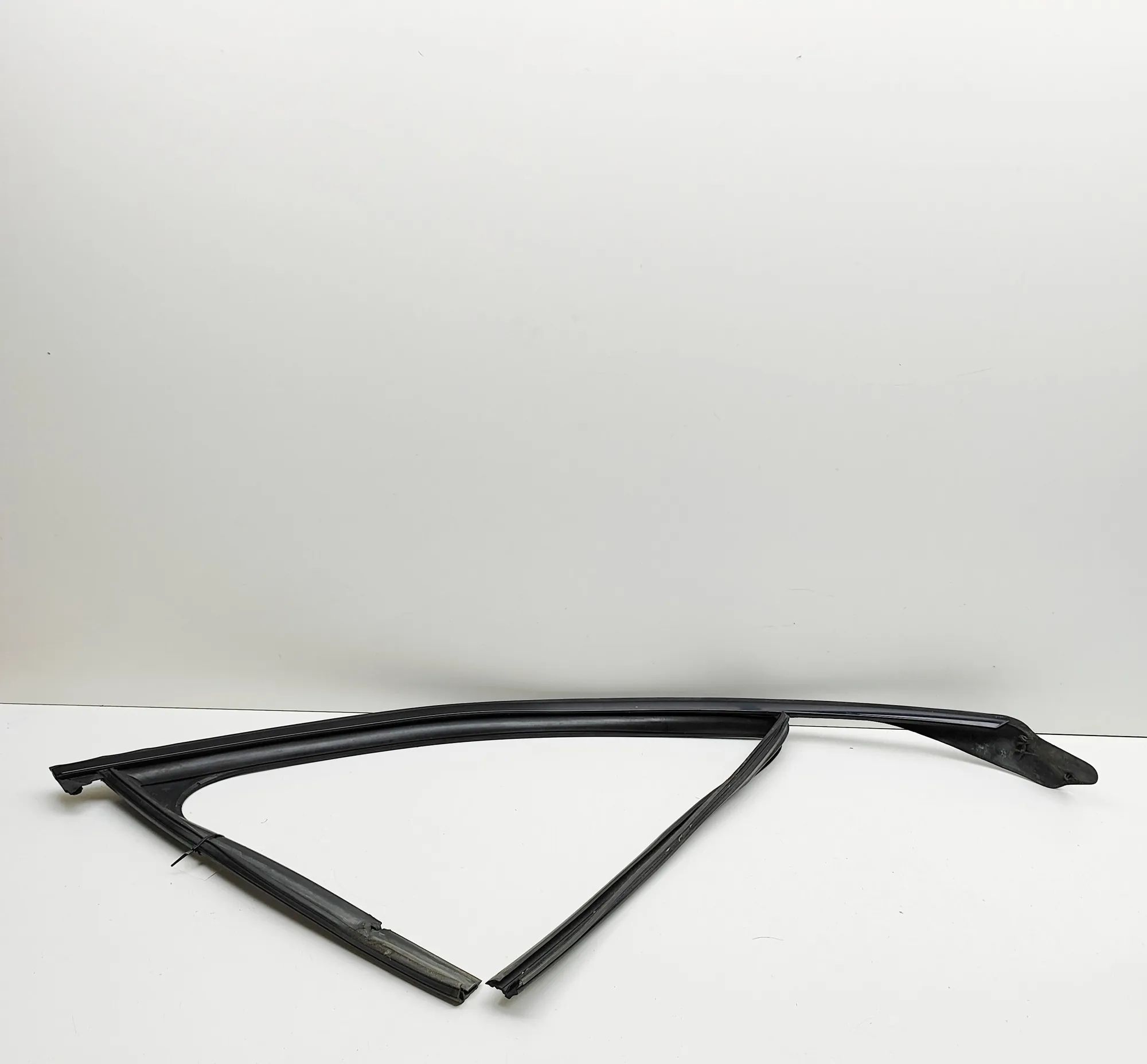 Audi A8 (D4) Upper door trim strip — front right