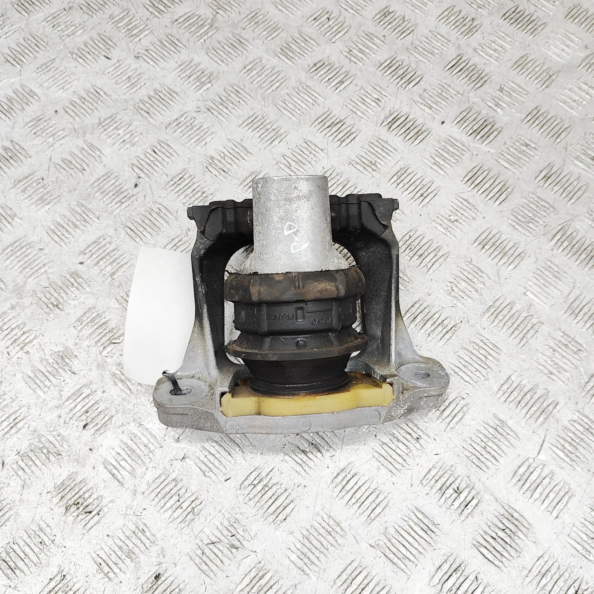 Volvo V60 Right Side Engine Mount Right Side Engine Mount — VOLVO V60 (II 225, 22...