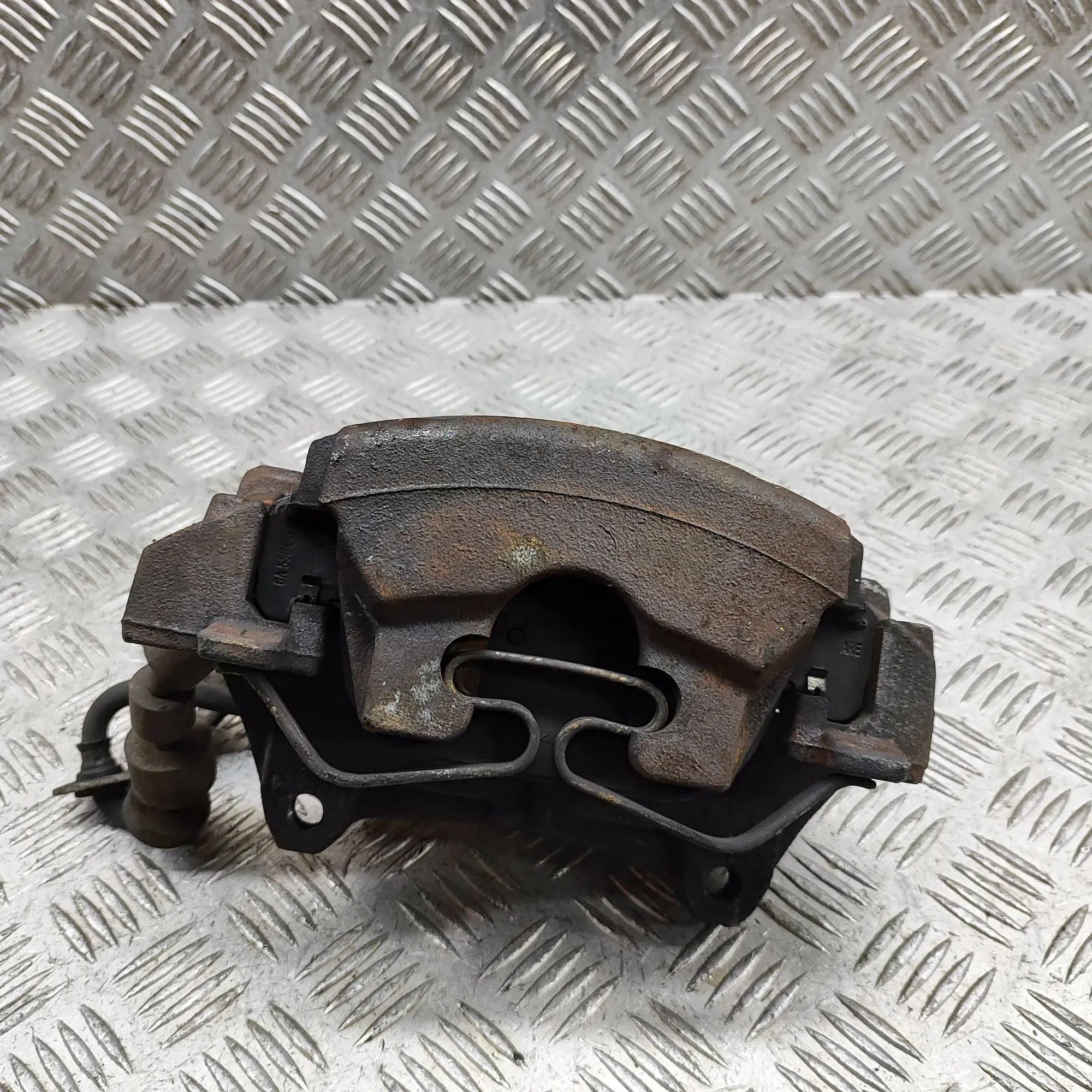 Volvo V60 Brake caliper — front right Brake caliper — front right — VOLVO V60 (II 225...