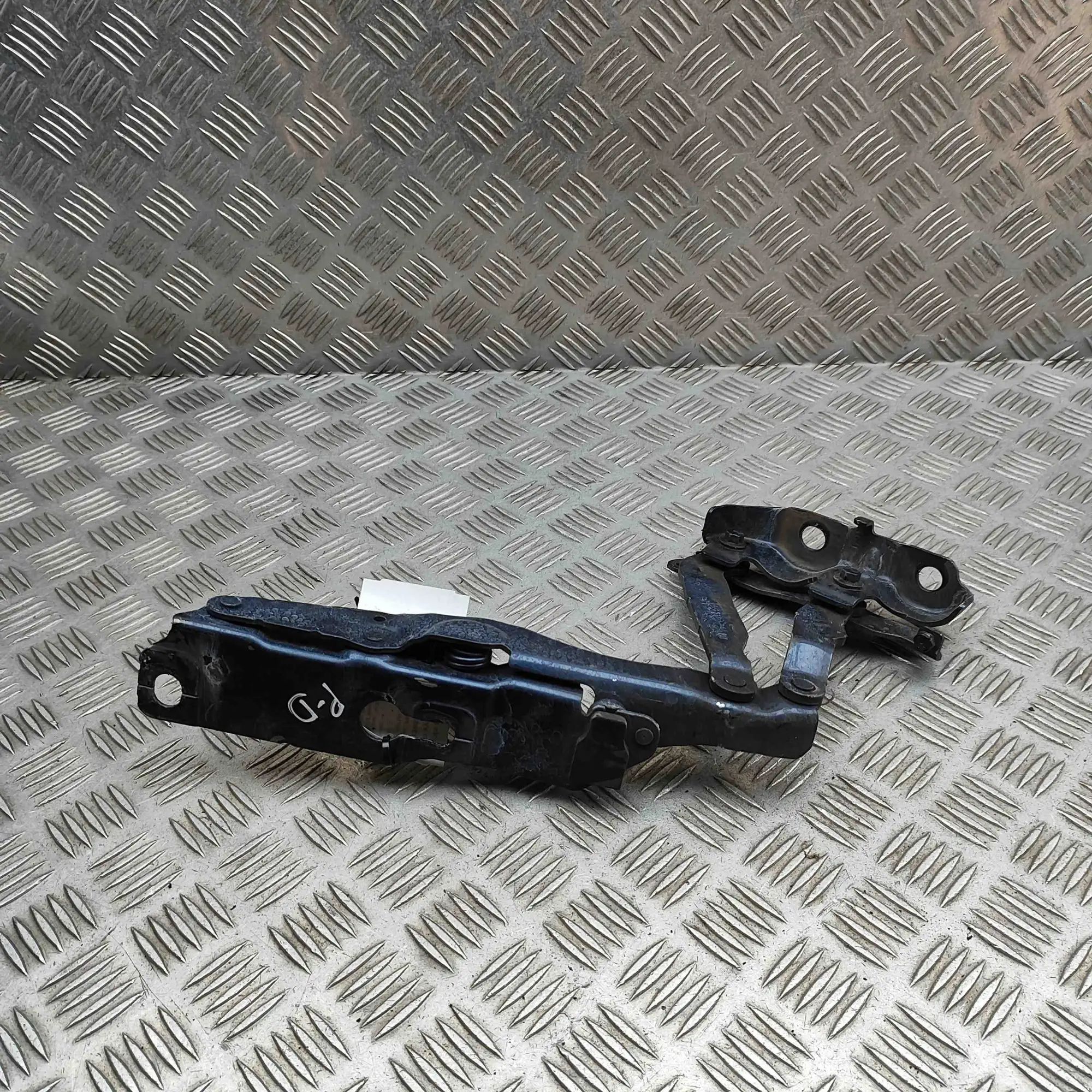Volvo V60 Bonnet hinge — front right Bonnet hinge — front right — VOLVO V60 (II 225,...
