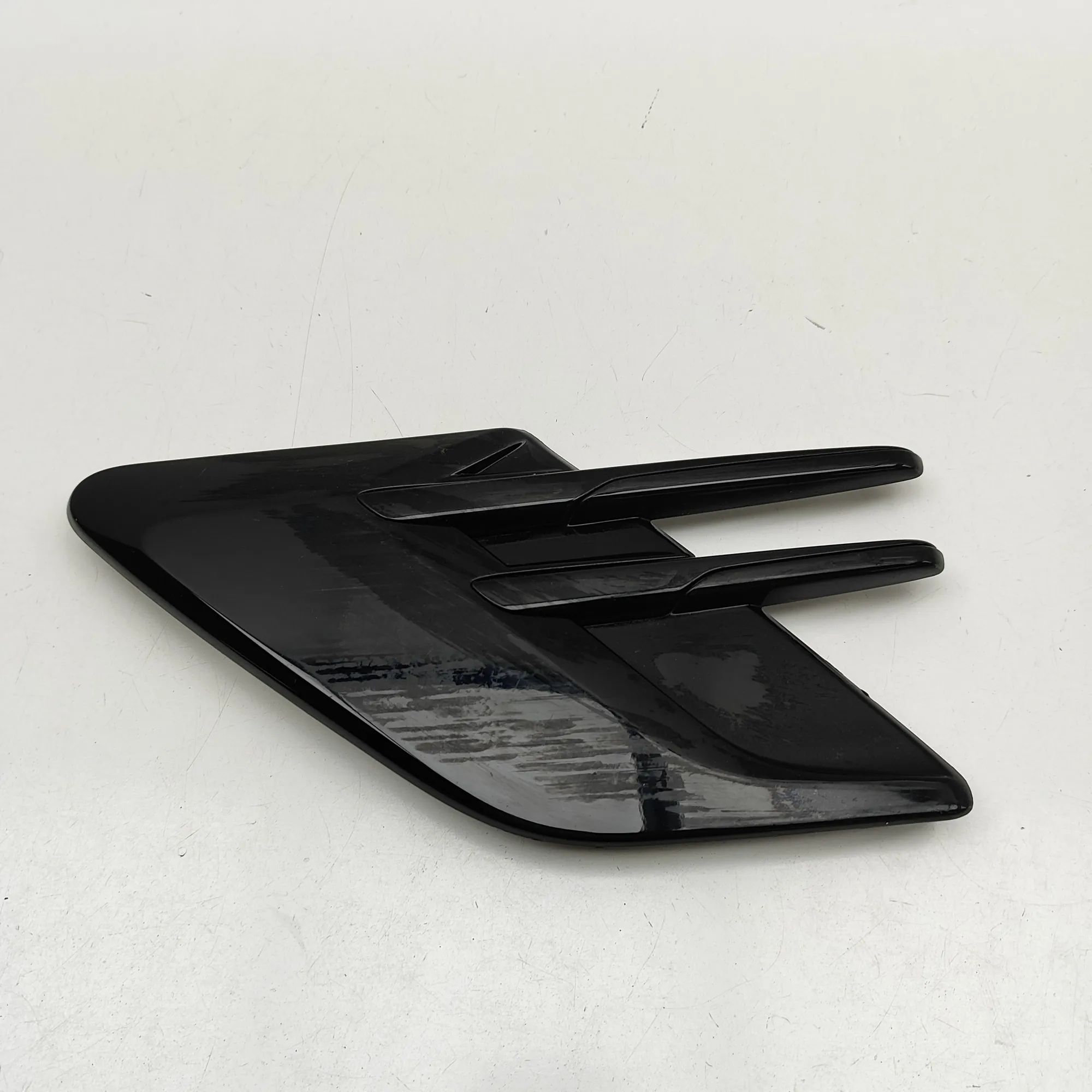 Land Rover Range Rover Sport (L494) Fender moulding — front left Fender moulding — front left — LAND ROVER RANGE...