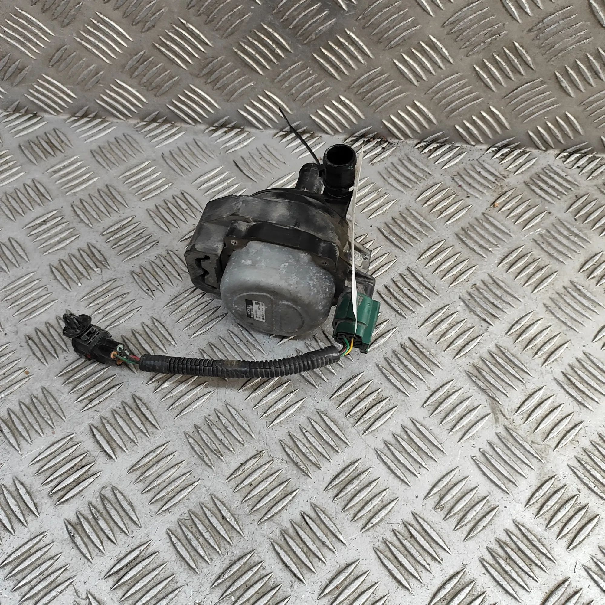 Nissan Leaf Auxiliary Water Pump Auxiliary Water Pump — NISSAN LEAF (ZE1) (2017-...