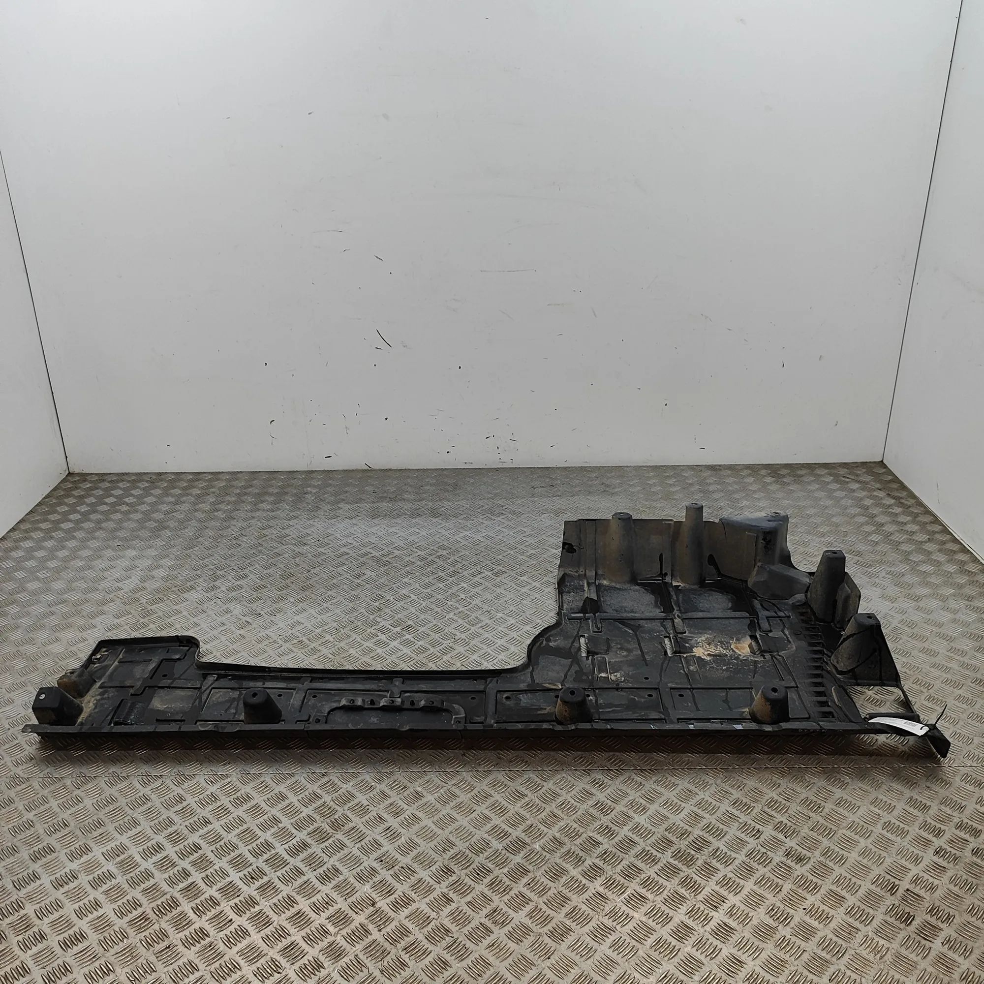 Volkswagen Transporter (T6, Caravelle, Multivan) Underbody cover — left Underbody cover — left — VW TRANSPORTER (VI T6 ...