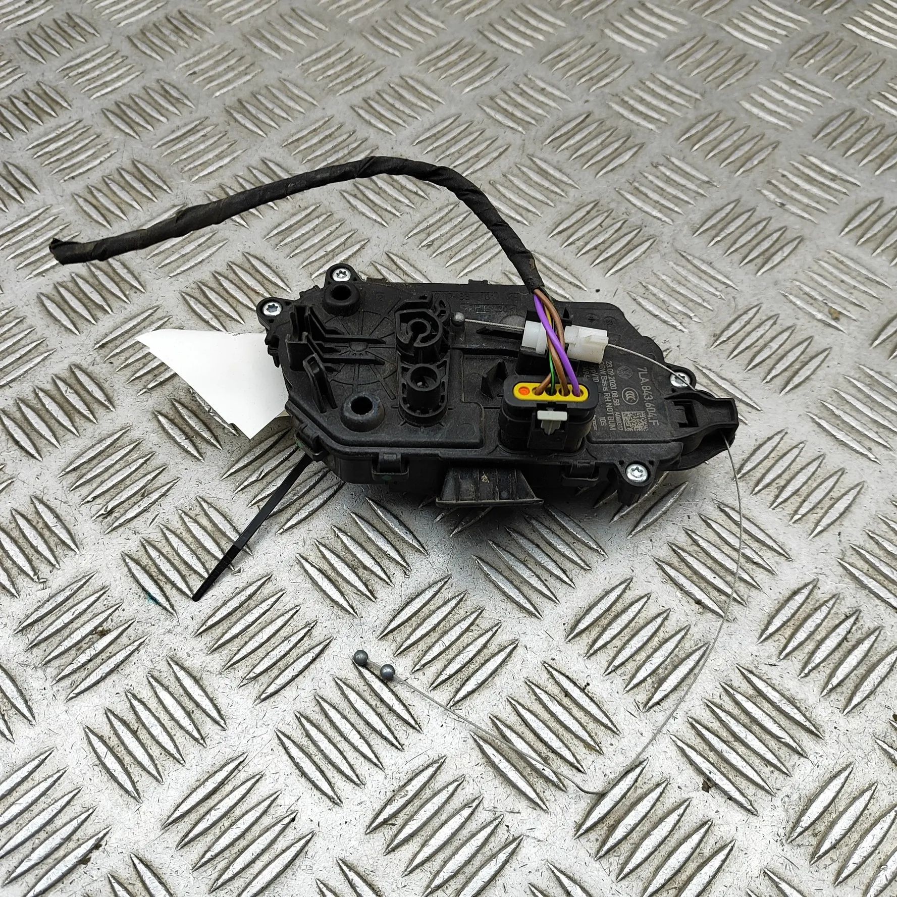 Volkswagen Transporter (T6, Caravelle, Multivan) Door lock — rear right Door lock — rear right — VW TRANSPORTER (VI T6 ...