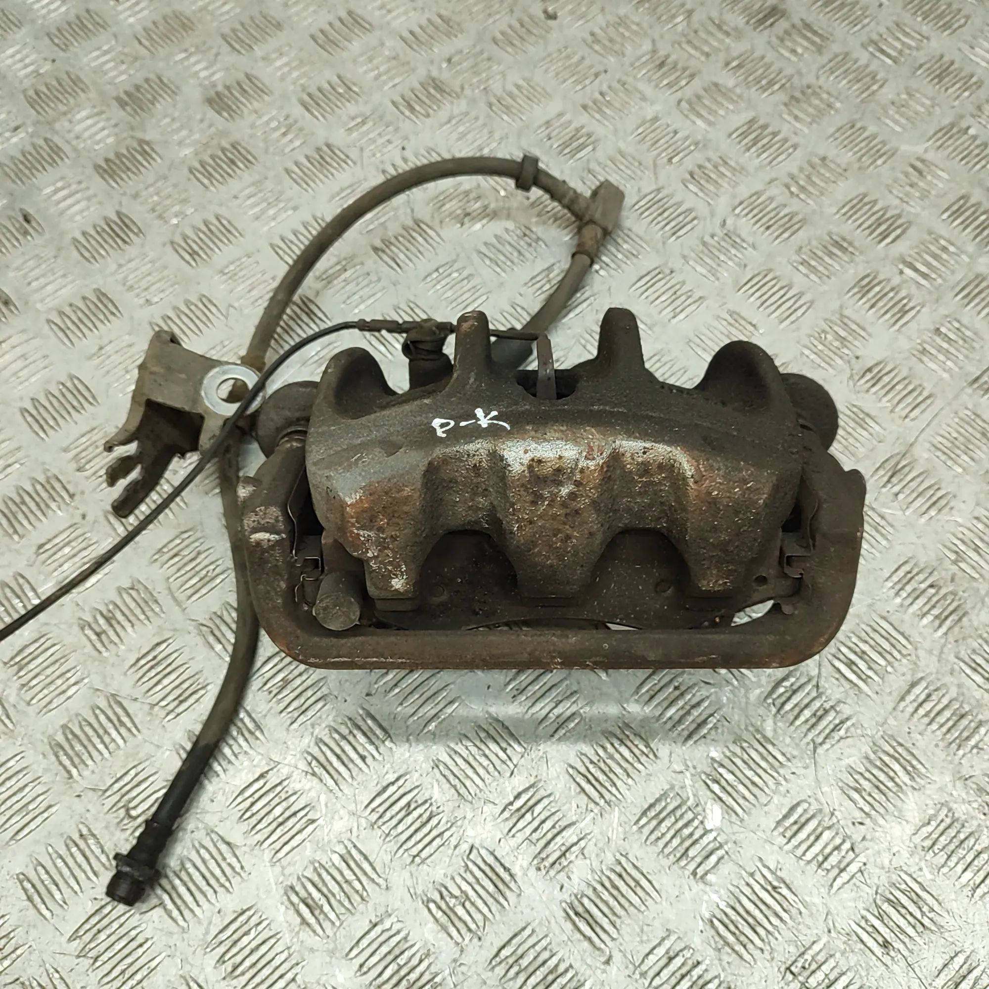 Land Rover Discovery Brake caliper — front left Brake caliper — front left — LAND ROVER DISCOVE...