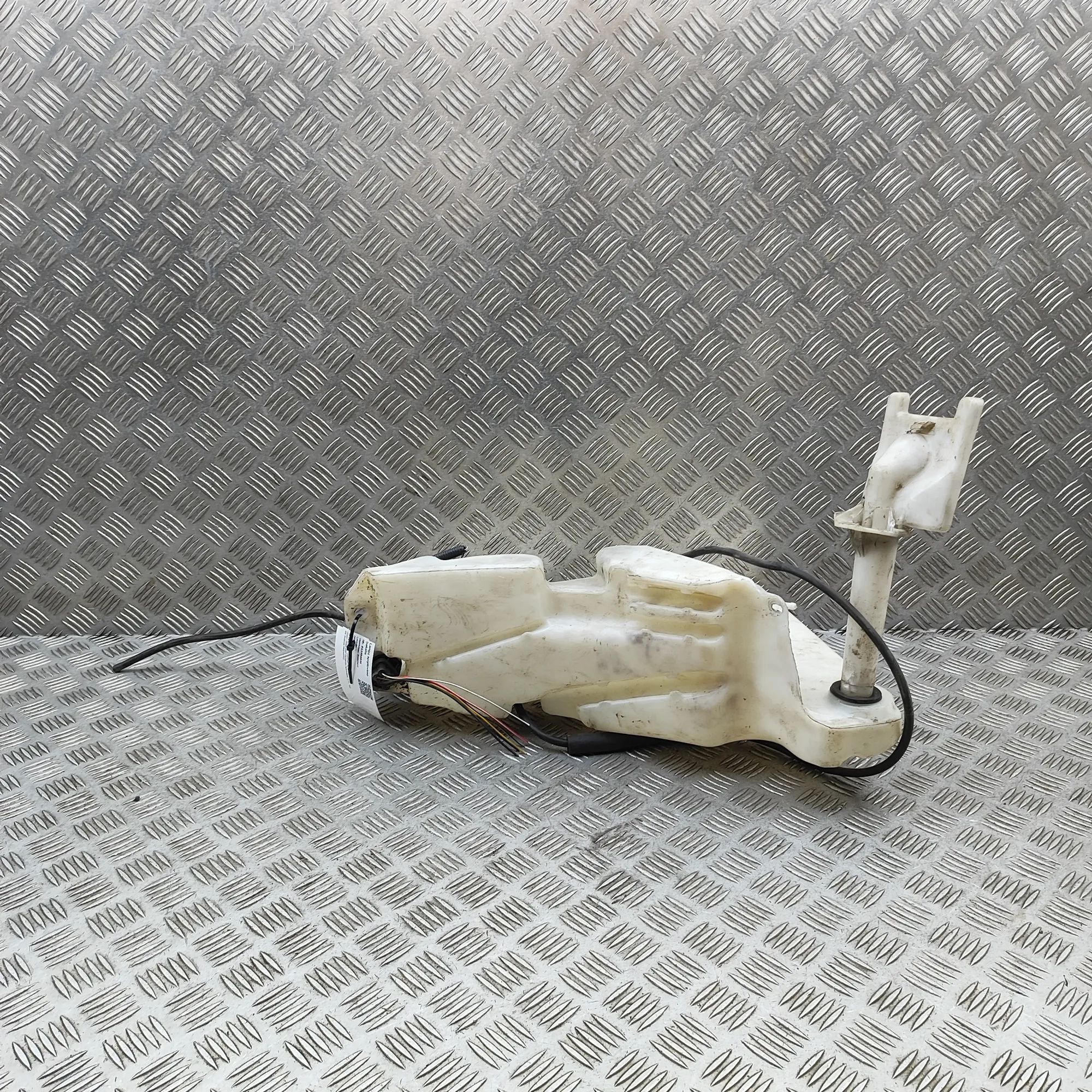 Jaguar XJ Window Washer Tank Window Washer Tank — JAGUAR XJ (X350) (2003-200...