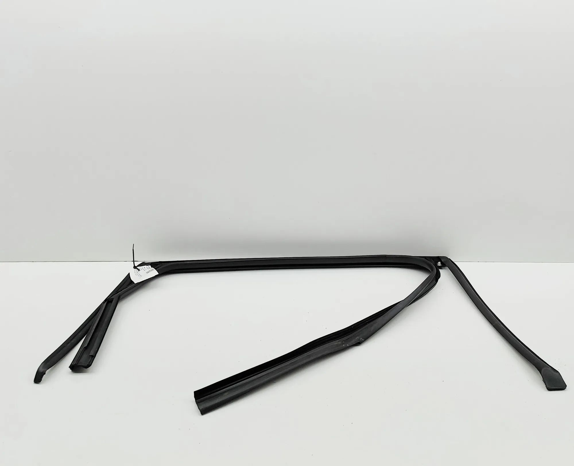 Kia Sorento Upper door trim strip — rear left Upper door trim strip — rear left — KIA SORENTO...
