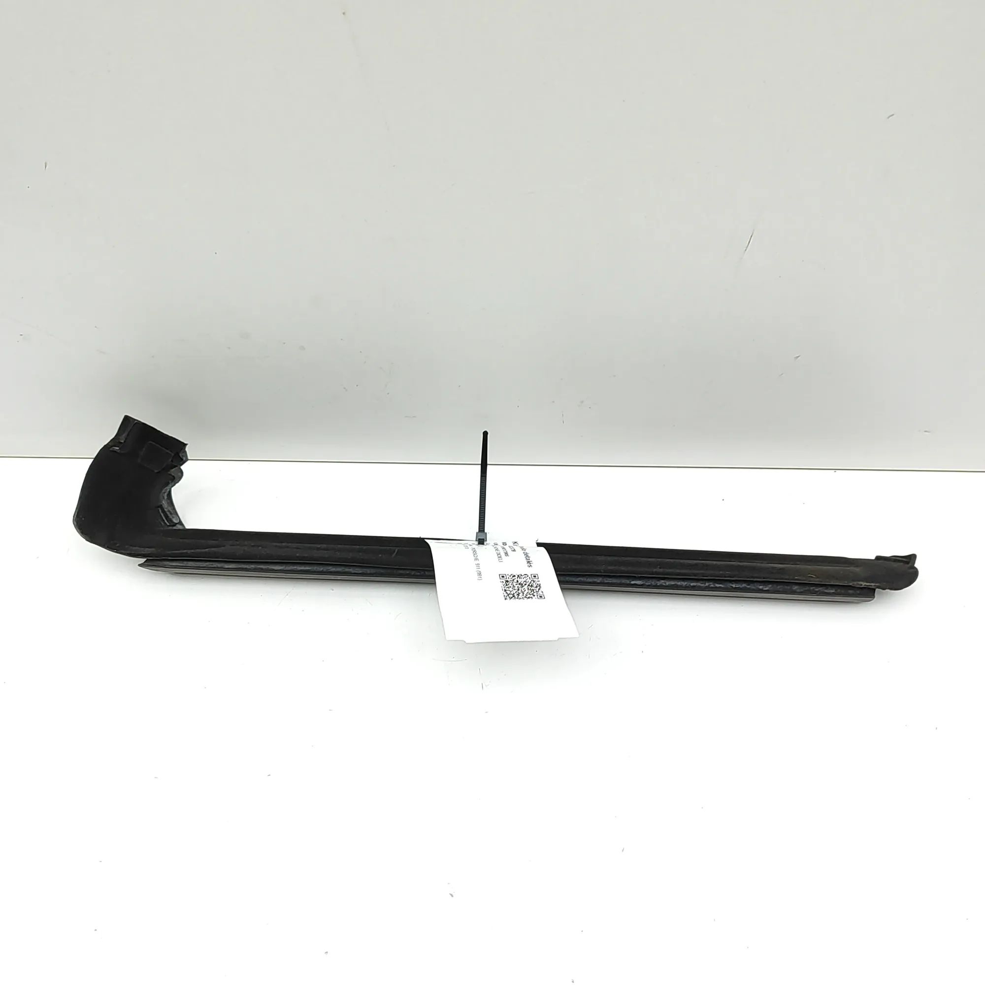 Porsche 911 (991) Door window strip — front left Door window strip — front left — PORSCHE 911 (9...