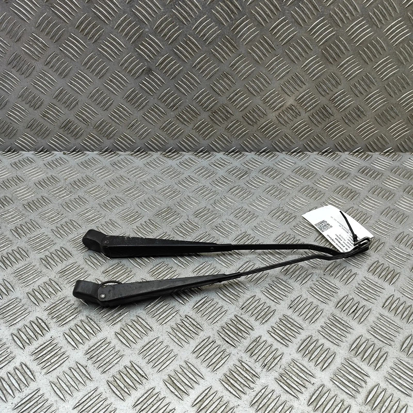 Maserati Biturbo (2, 4, Spyder, Karif) Front Wiper Arms Front Wiper Arms — MASERATI 425 (1987-1994) — 3...