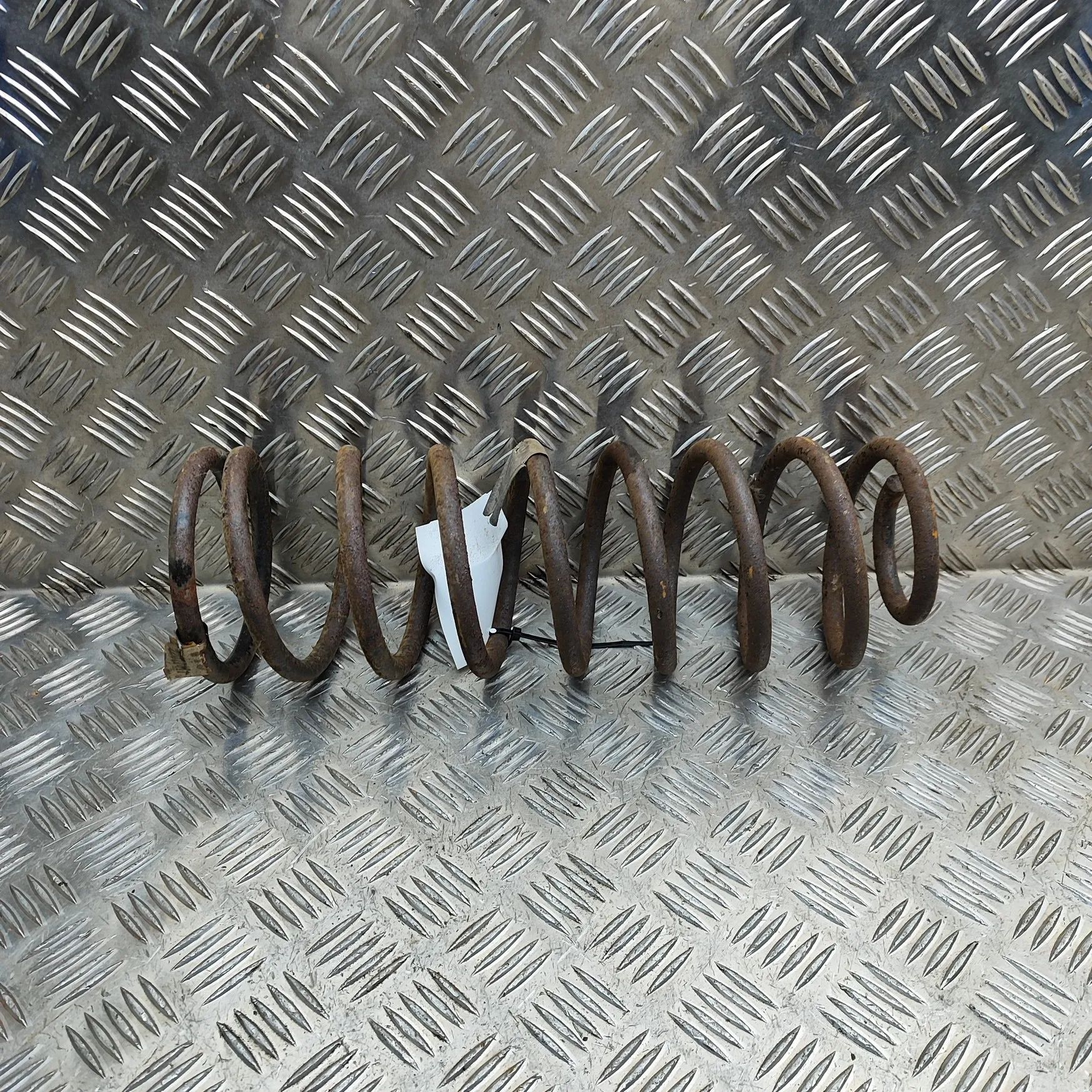 Chevrolet Camaro Coil spring — rear right Coil spring — rear right — CHEVROLET CAMARO (19...