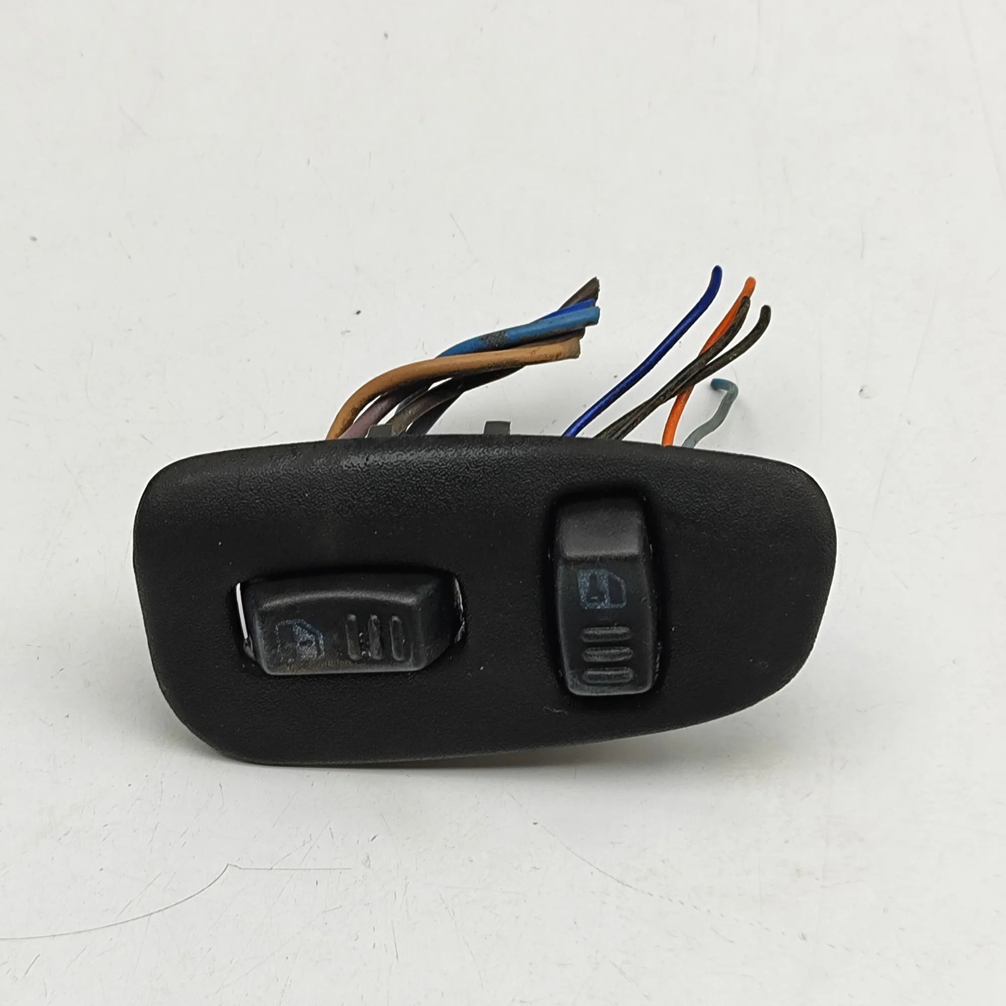 Chevrolet Camaro Door window switch — front right Door window switch — front right — CHEVROLET CA...