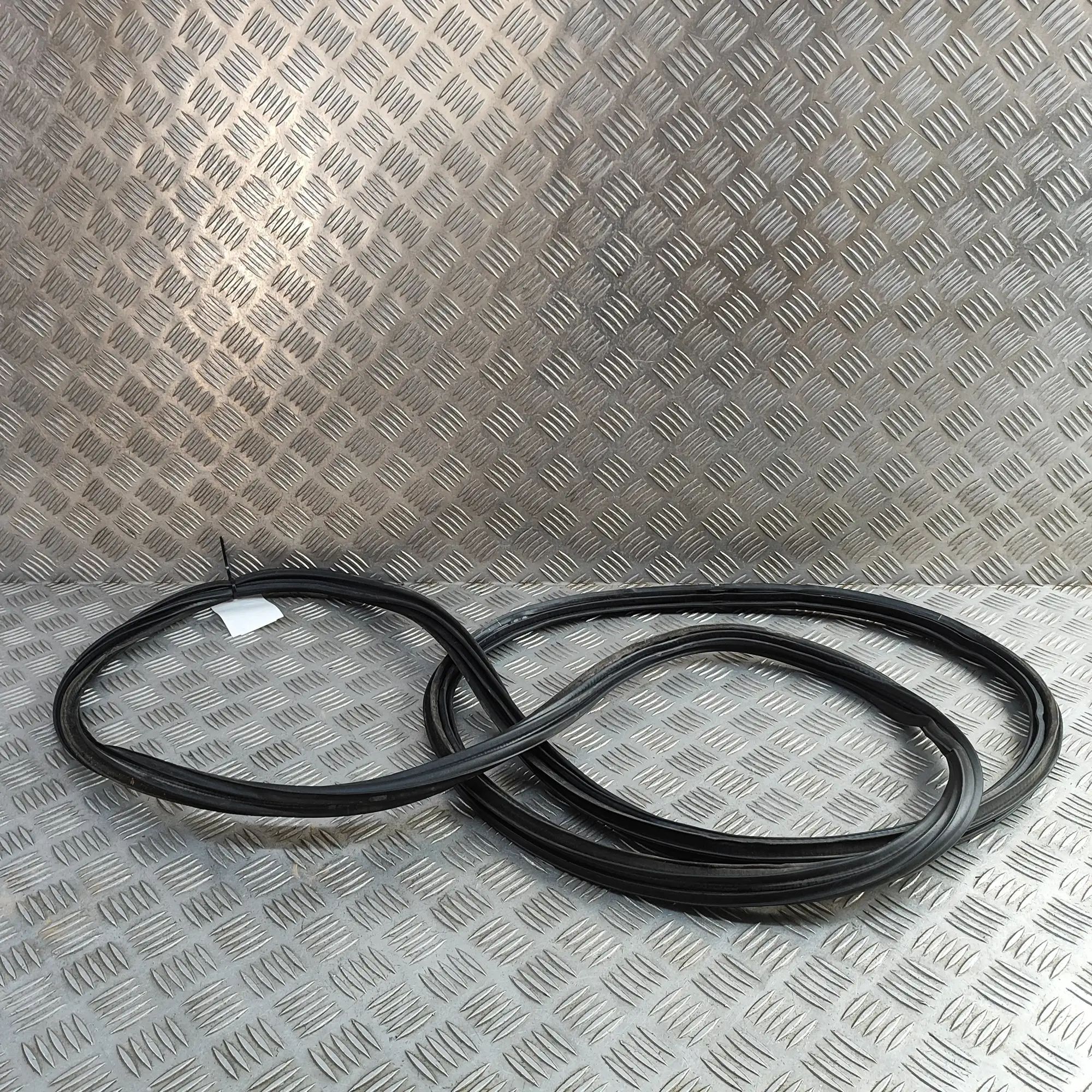 Nissan 370Z Tailgate rubber seal Tailgate rubber seal — NISSAN 370 (Z Coupe Z34)...