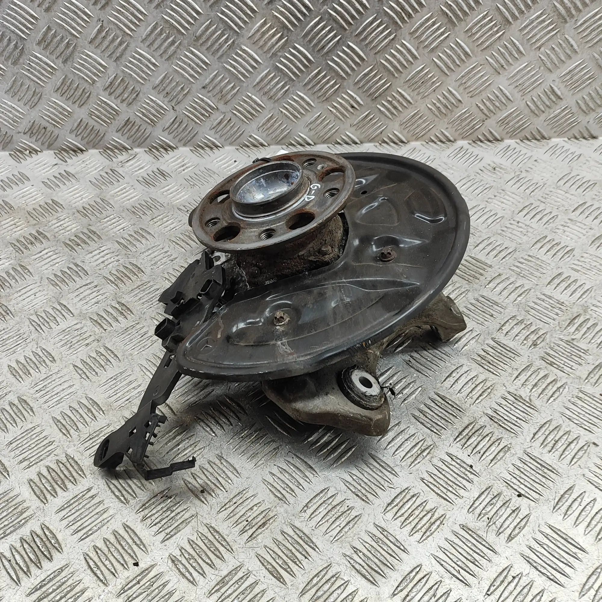 Mercedes-Benz A (W176) Rear Right Wheel Hub Rear Right Wheel Hub — MERCEDES BENZ C-CLASS CO...