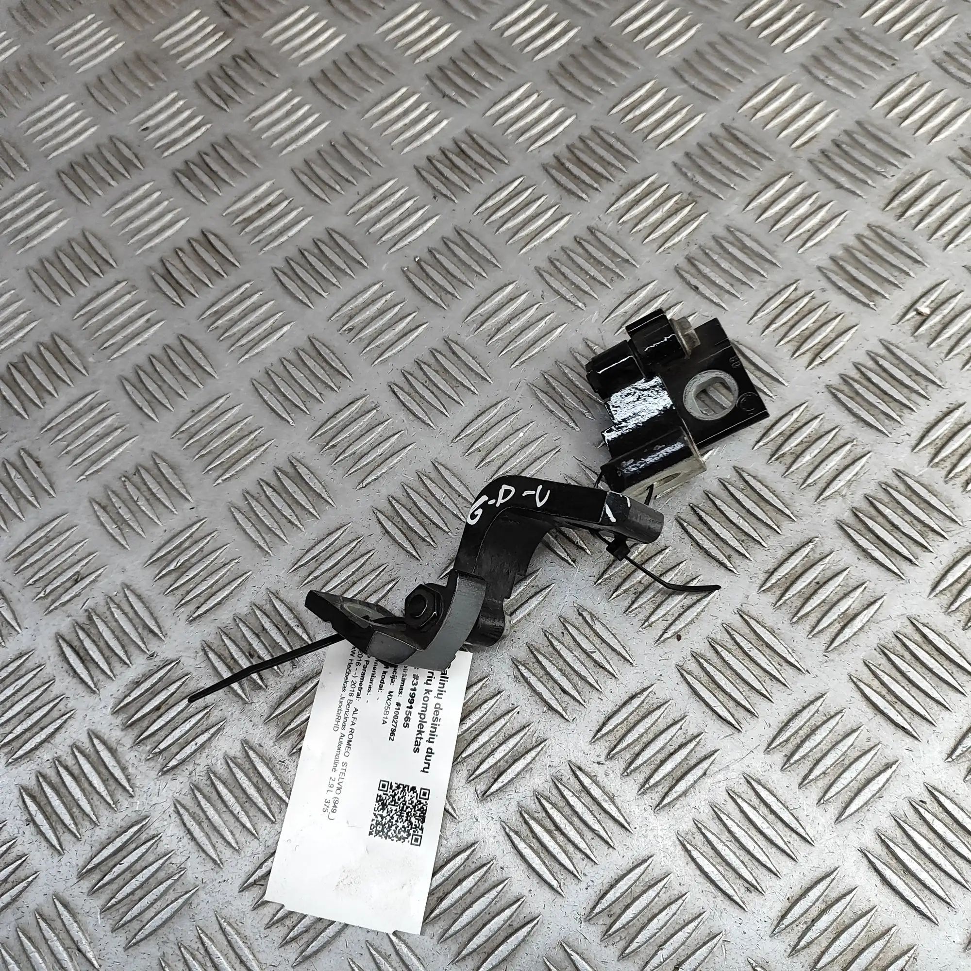 Alfa-Romeo Stelvio Door hinge set — rear right Door hinge set — rear right — ALFA ROMEO STELVI...
