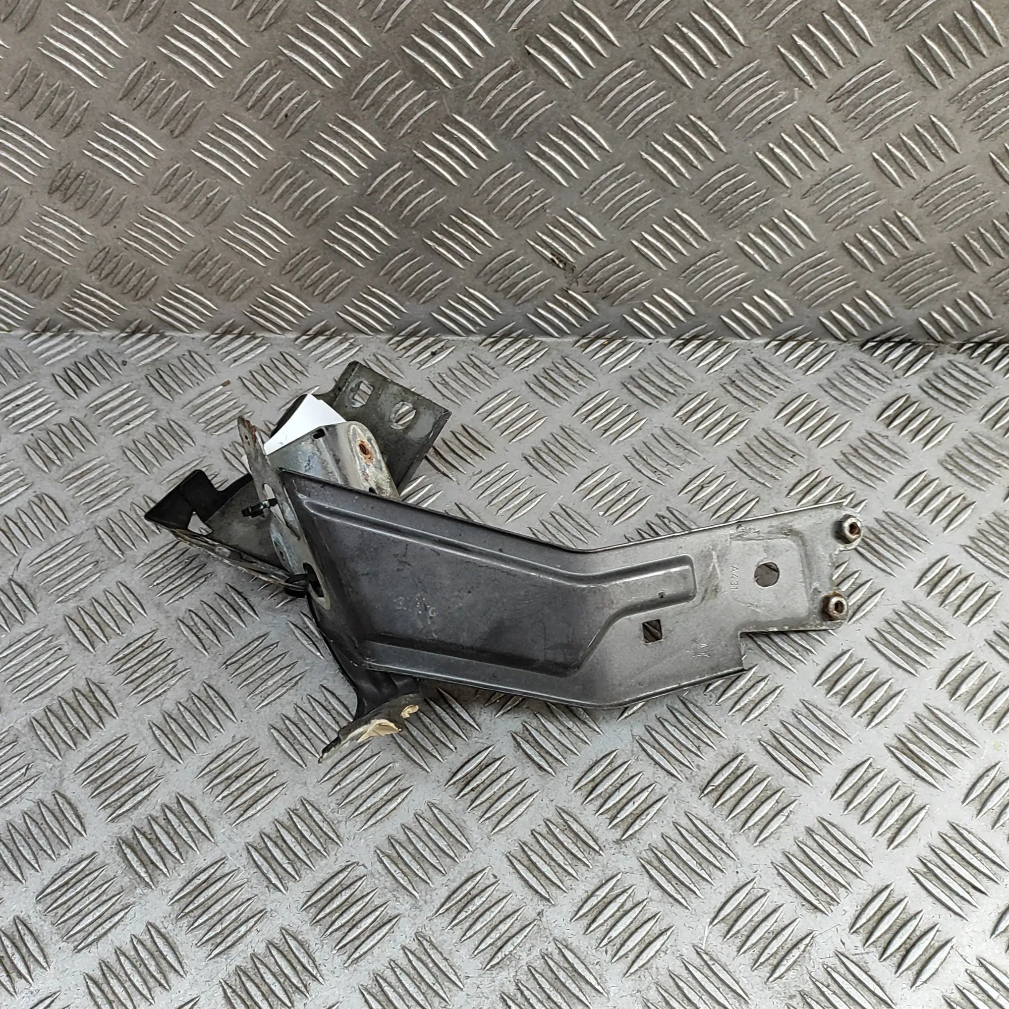 Maserati Levante Fender bracket — front left Fender bracket — front left — MASERATI LEVANTE ...
