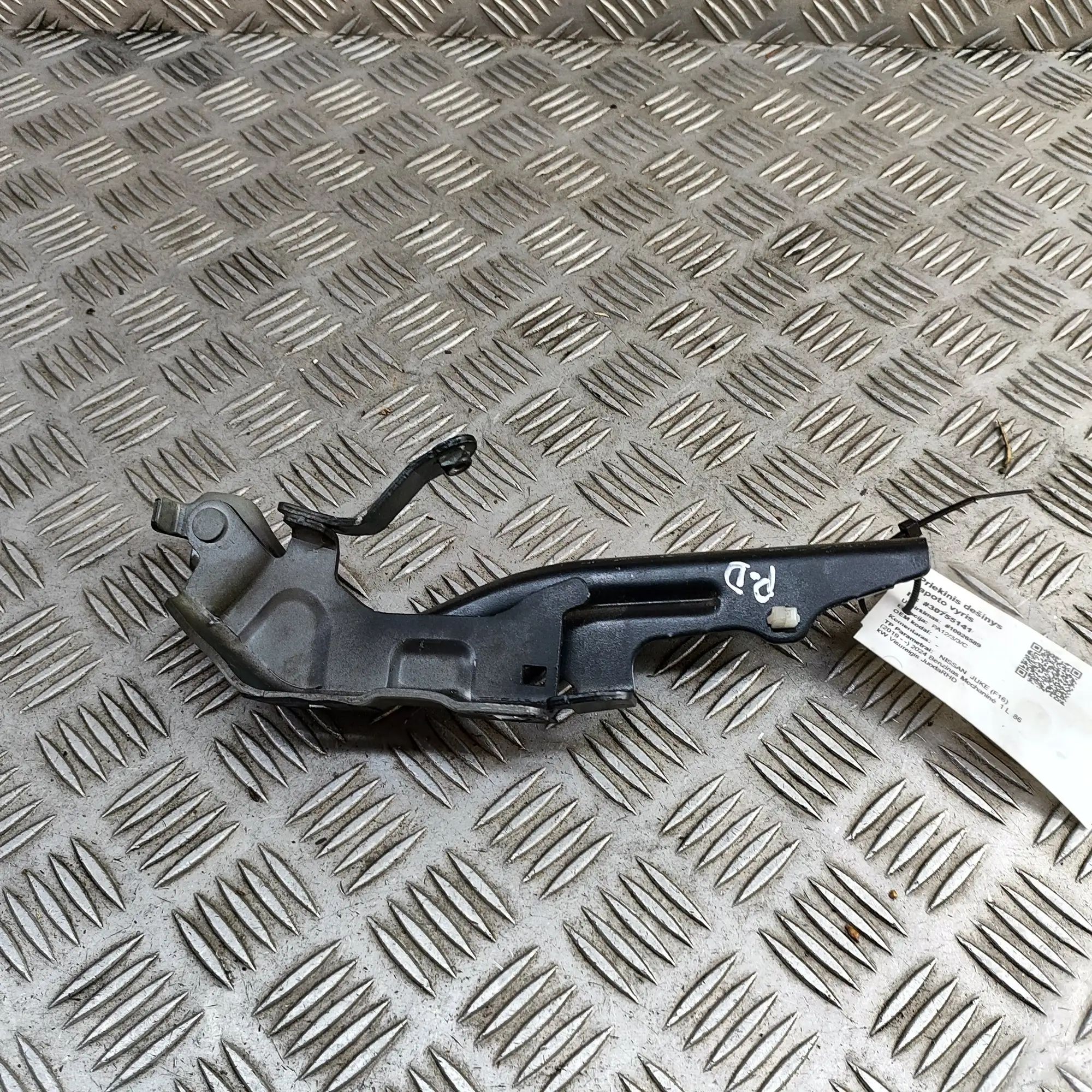 Nissan Juke Bonnet hinge — front right Bonnet hinge — front right — NISSAN JUKE (F16) ...