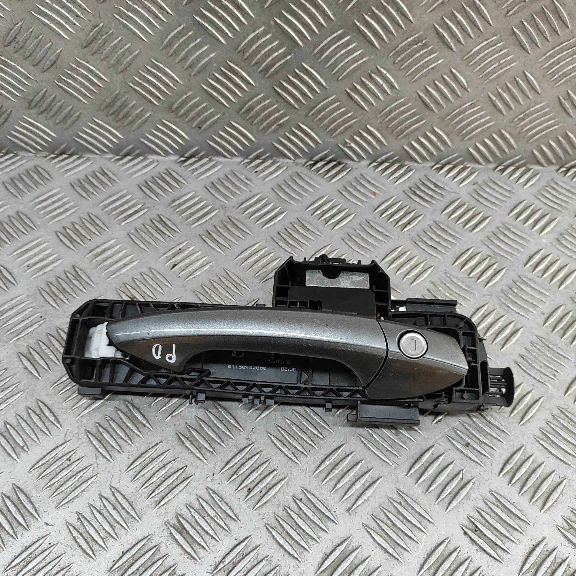 Infiniti Q30 Exterior door handle — front right Exterior door handle — front right — INFINITI Q...