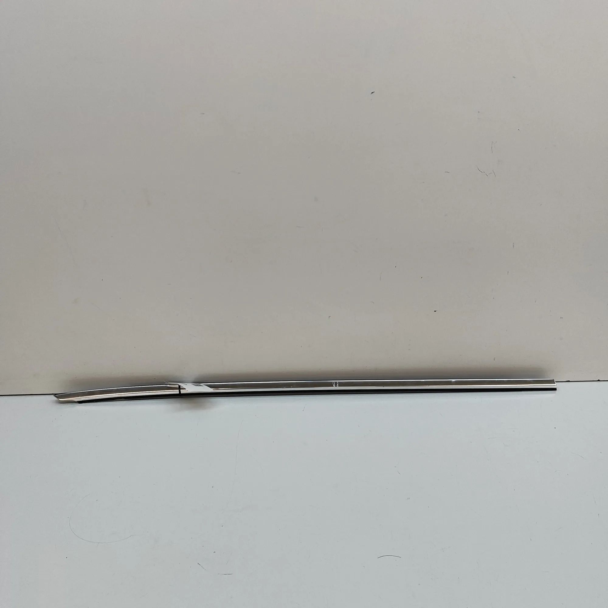 Audi A5 (B9) Door window moulding — front — right Door window moulding — front — right — AUDI A5 ...