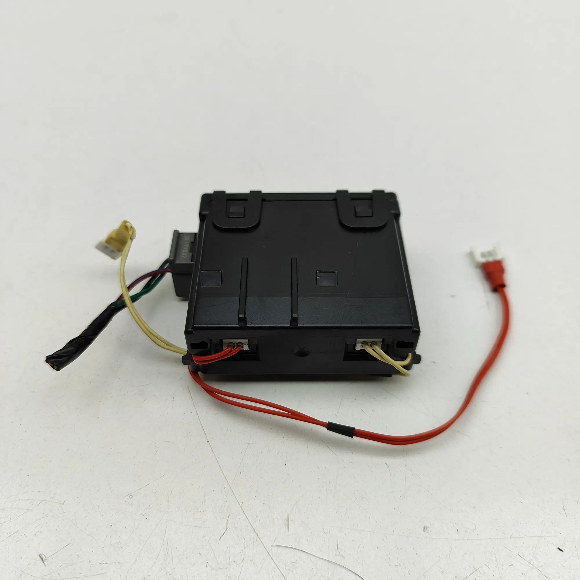 Tesla Model X relays Relays — TESLA MODEL X (2013-...) — AG155038-A
...