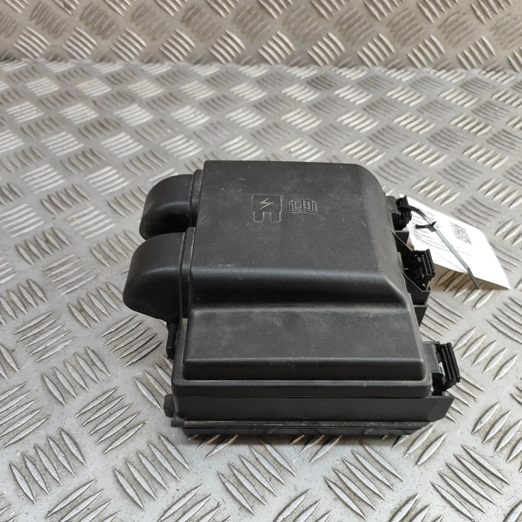 Ford Puma Fuse box Fuse box — FORD PUMA (J2K, CF7) (2019-...) — L1...