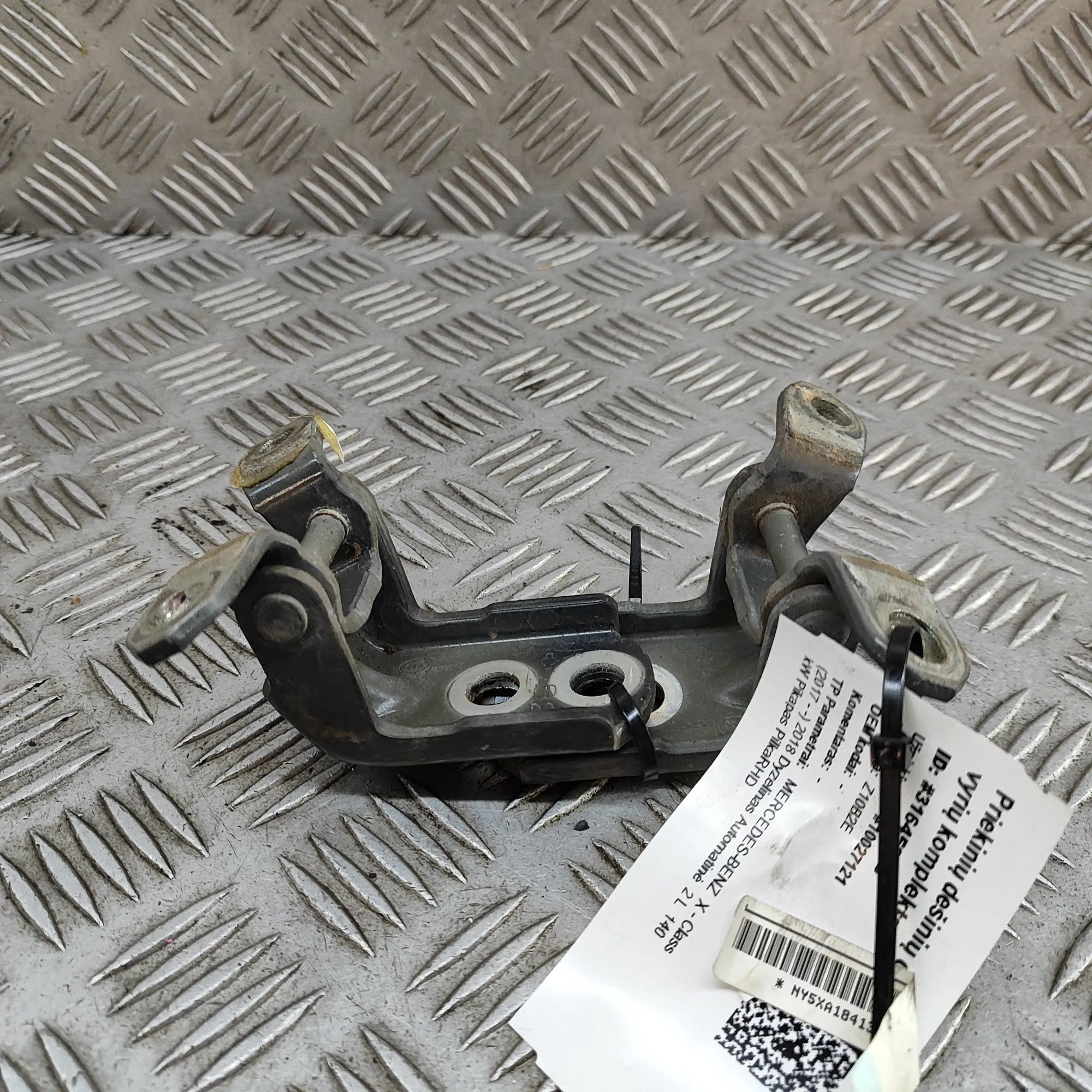 Mercedes-Benz X (470) Door hinge set — front right Door hinge set — front right — MERCEDES BENZ X ...