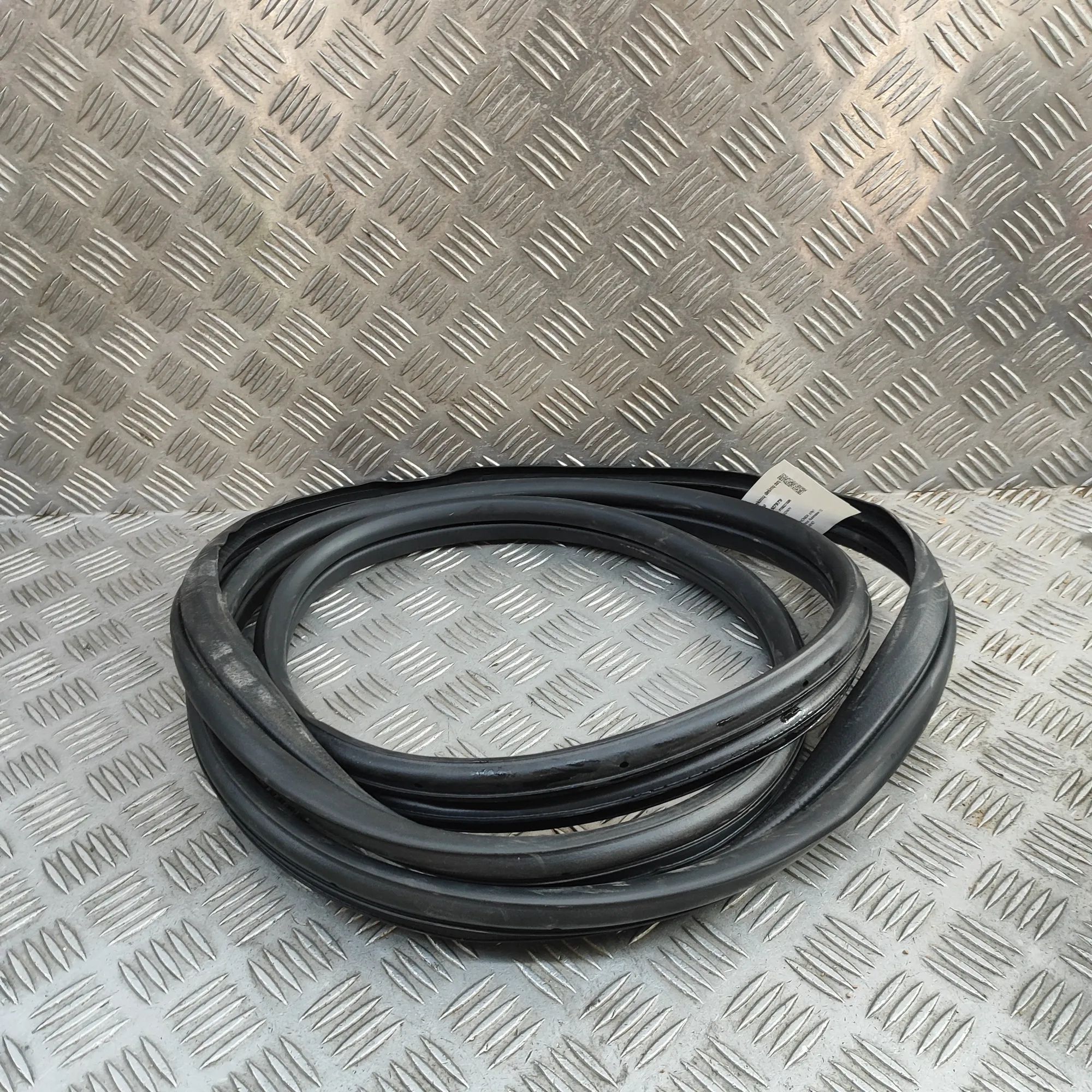 Honda HR-V / e:Ny1 Door rubber seal — front right Door rubber seal — front right — HONDA E:NY1 (2...