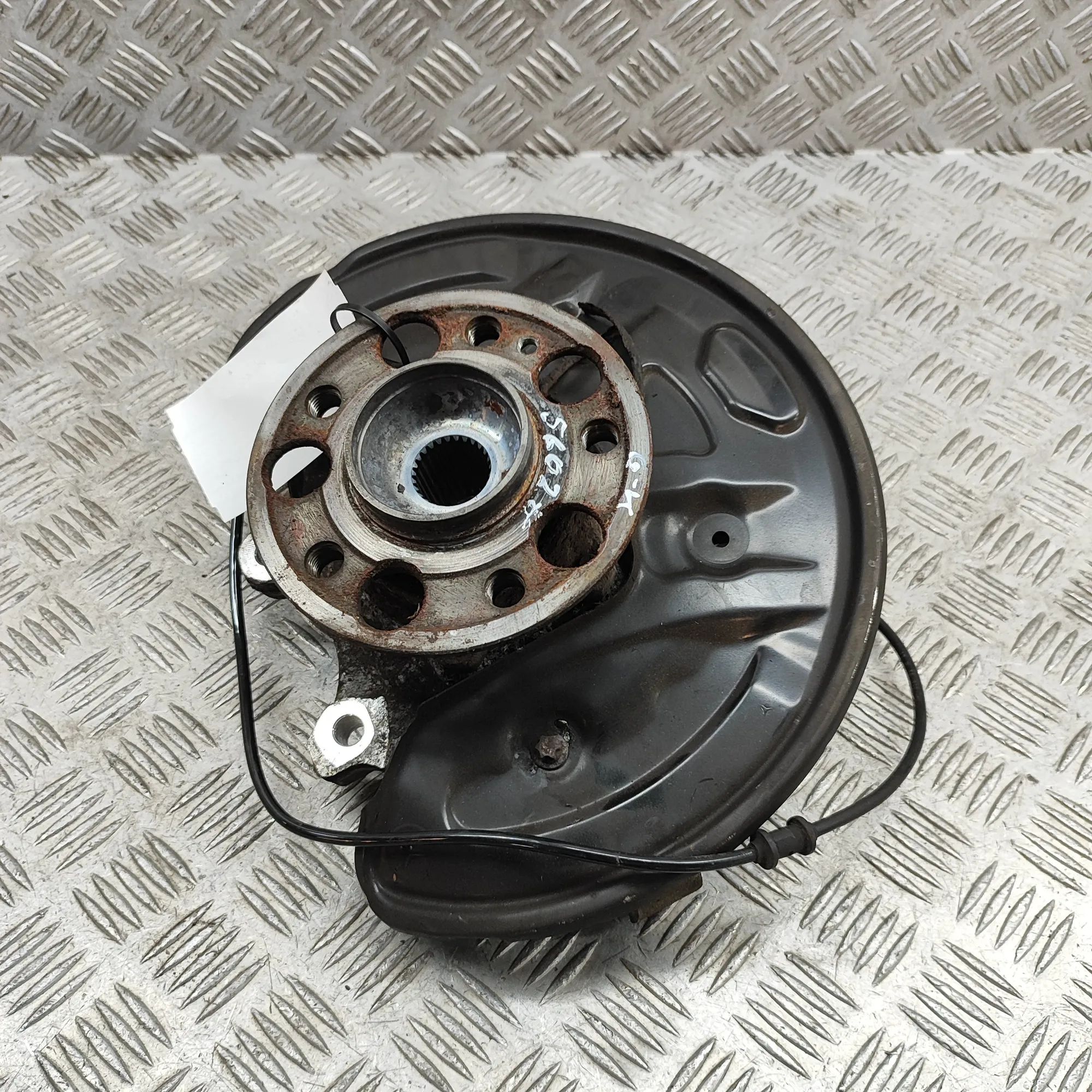 Mercedes-Benz A (W176) Rear Left Wheel Hub Spindle Rear Left Wheel Hub Spindle — MERCEDES BENZ C-C...