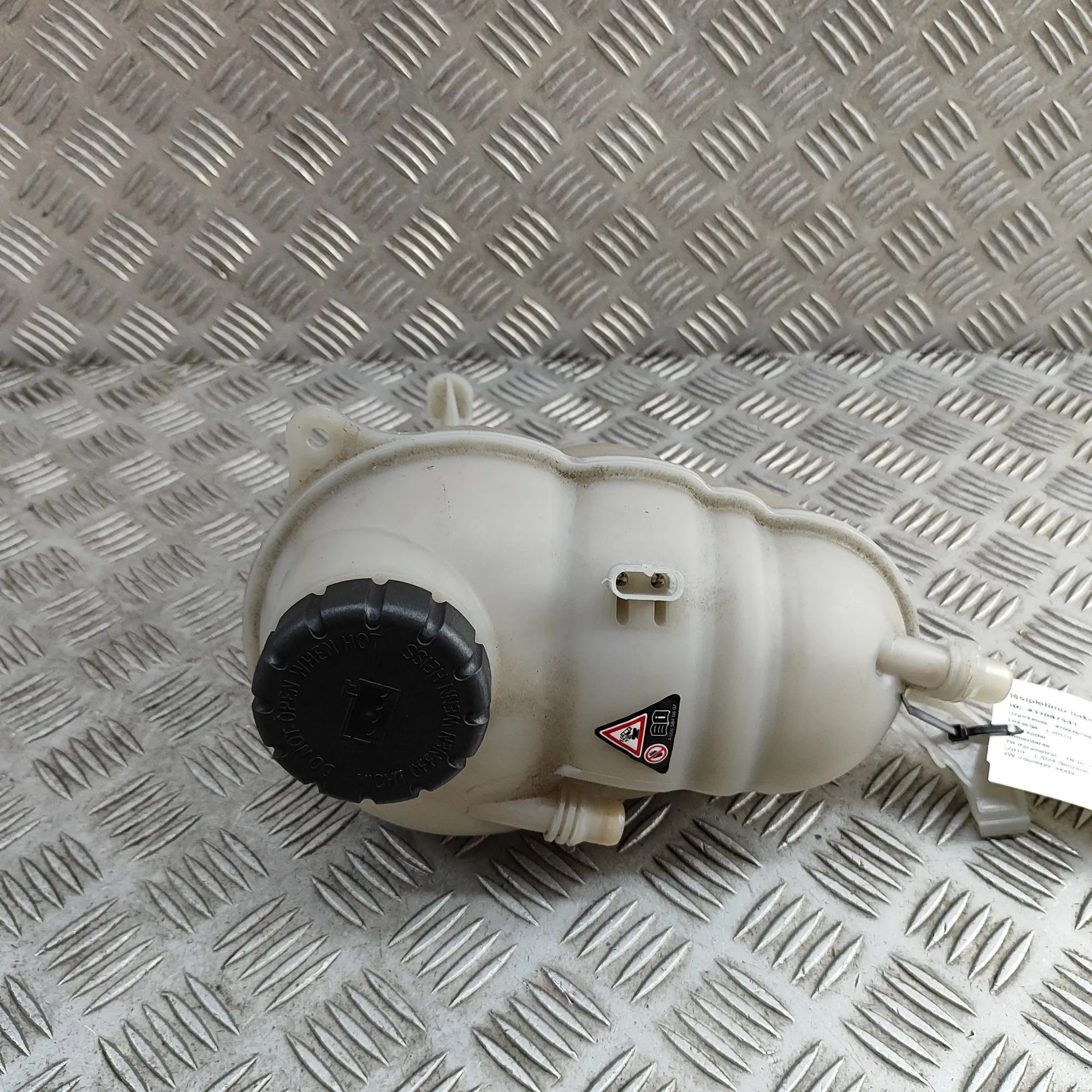 Mercedes-Benz GLE (W167) Expansion Tank Expansion tank — MERCEDES BENZ GLE (W167) (2019...