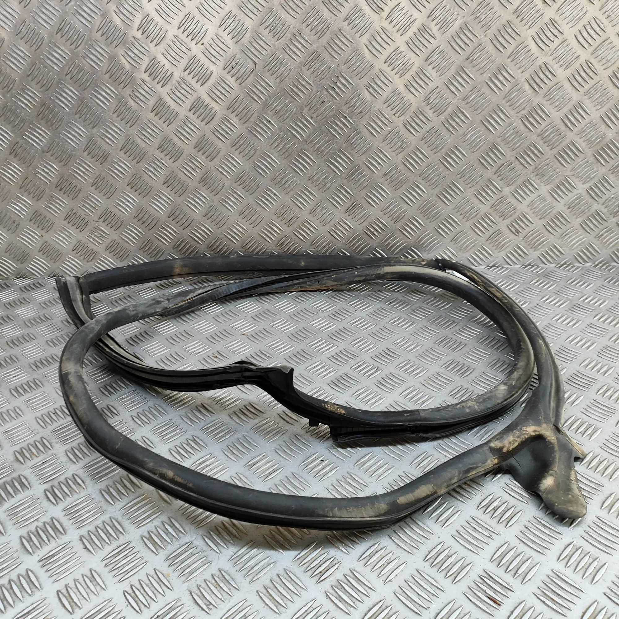 Audi Q8 Door rubber seal — rear left Door rubber seal — rear left — AUDI Q8 (4MN) (2...
