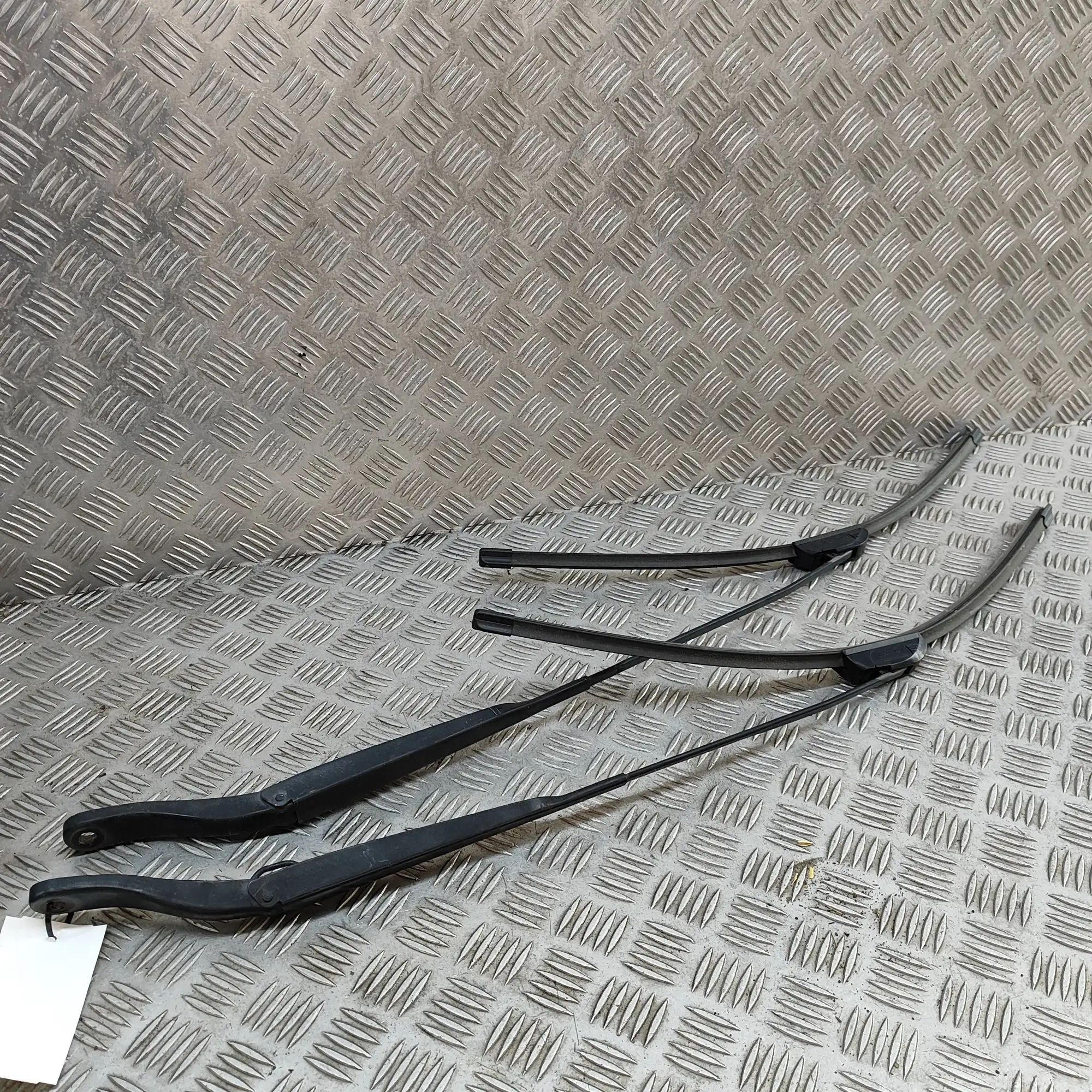 Opel Movano (B) Front Wiper Arms Front Wiper Arms — OPEL MOVANO (B Van) (2010-.....