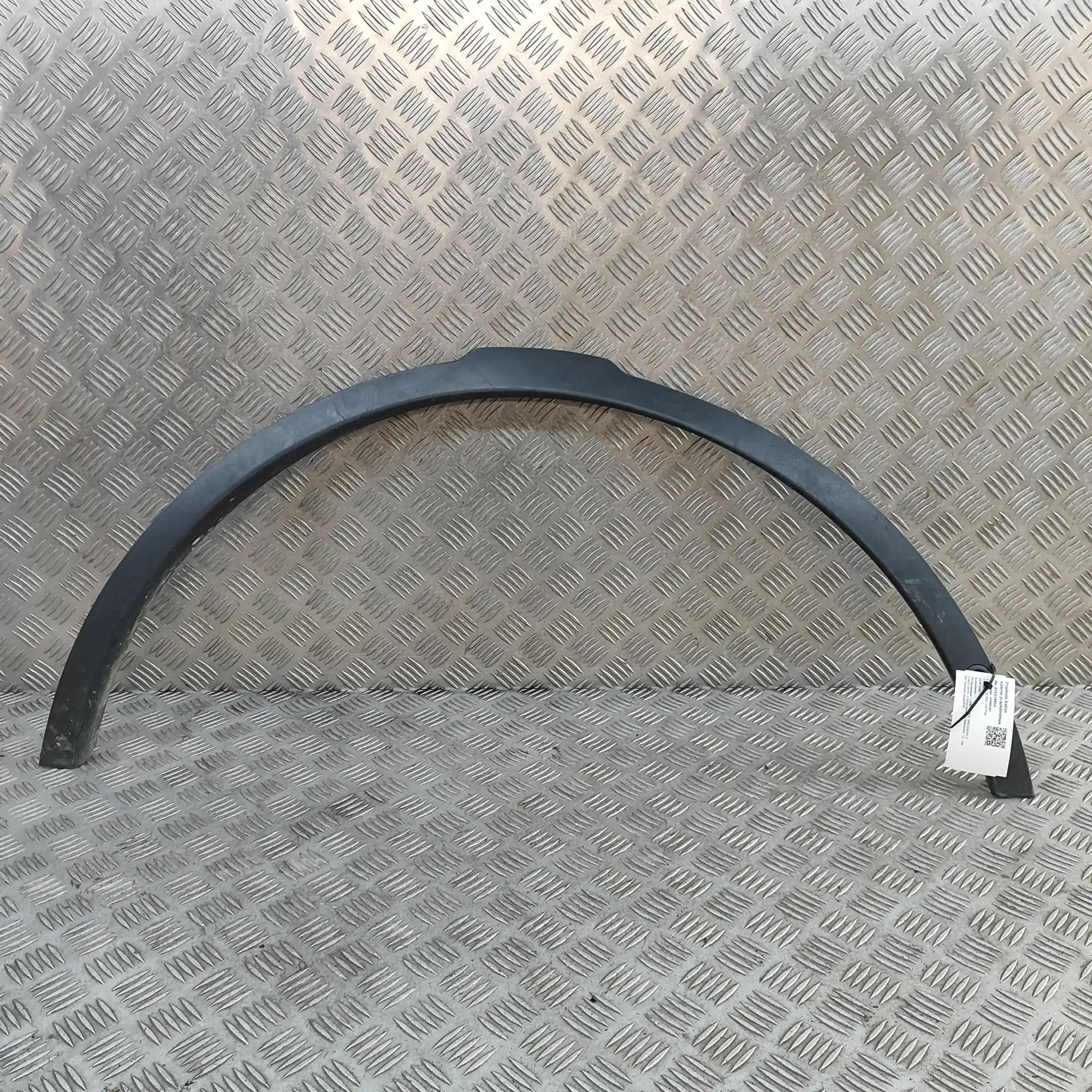 Land Rover Discovery Wheel arch trim — front left Wheel arch trim — front left — LAND ROVER DISCO...