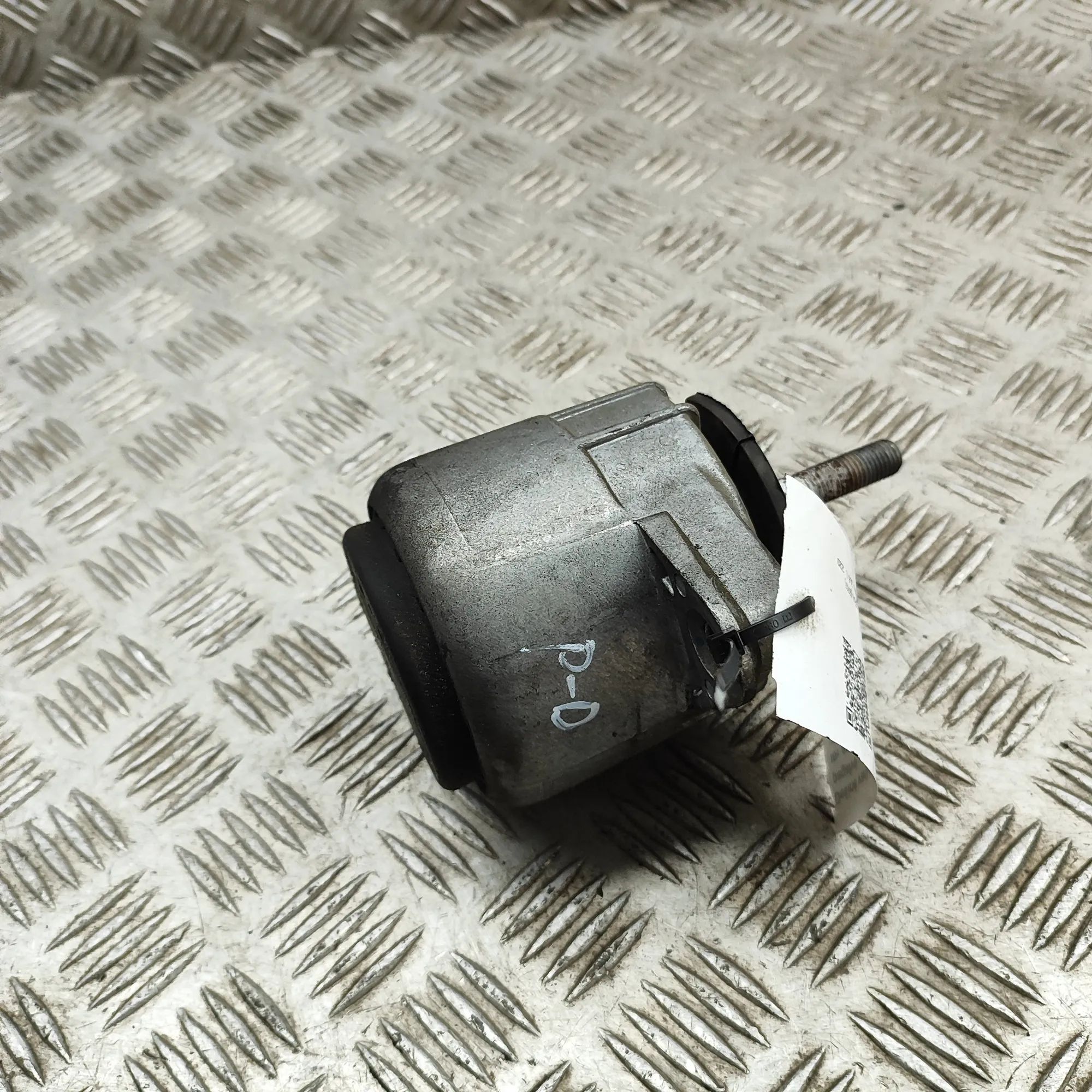 Porsche Panamera Right Side Engine Mount Right Side Engine Mount — PORSCHE PANAMERA (970...