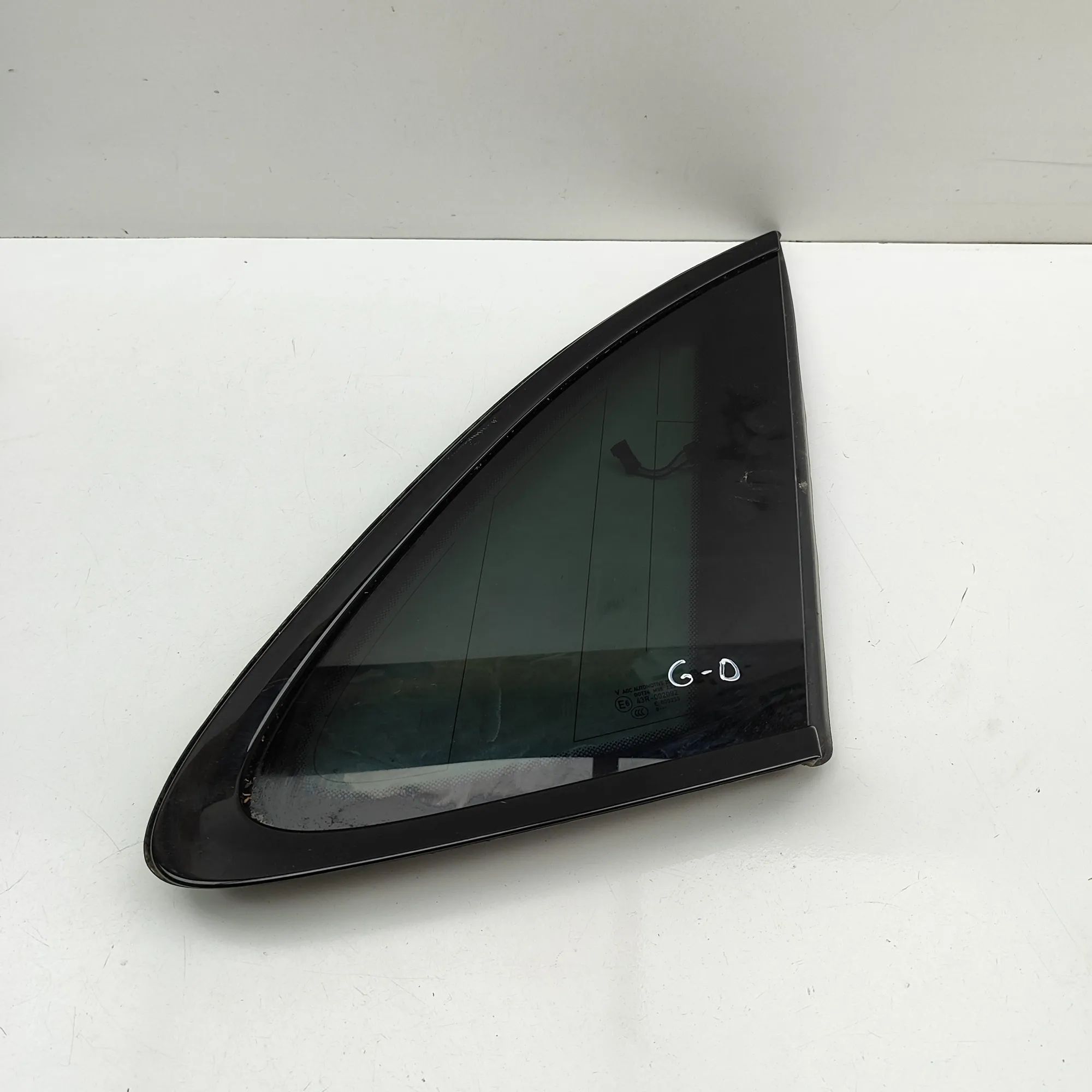 Porsche Macan Rear Right Quarter Window Rear Right Quarter Window — PORSCHE MACAN (DKN)...