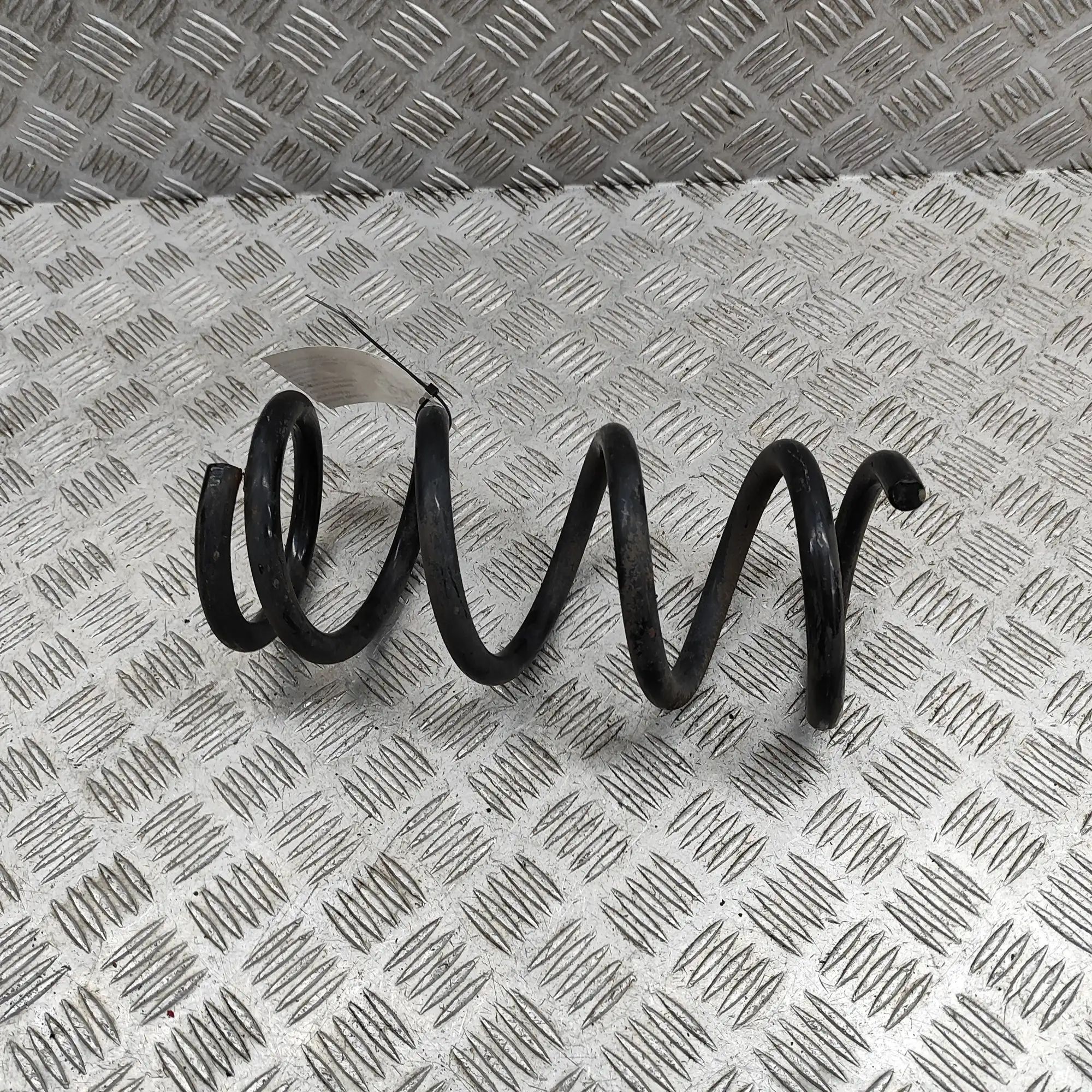 Nissan 370Z Coil spring — rear right Coil spring — rear right — NISSAN 370 (Z Coupe ...