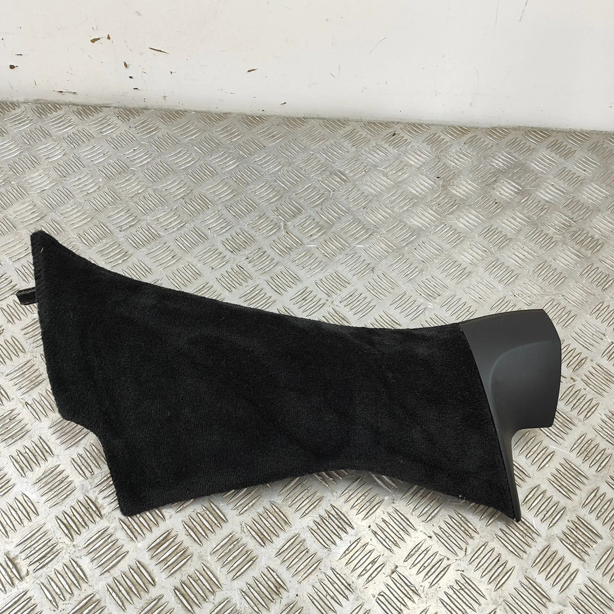 Porsche Boxster (987) B-pillar trim — right B-pillar trim — right — PORSCHE BOXSTER (987) (...