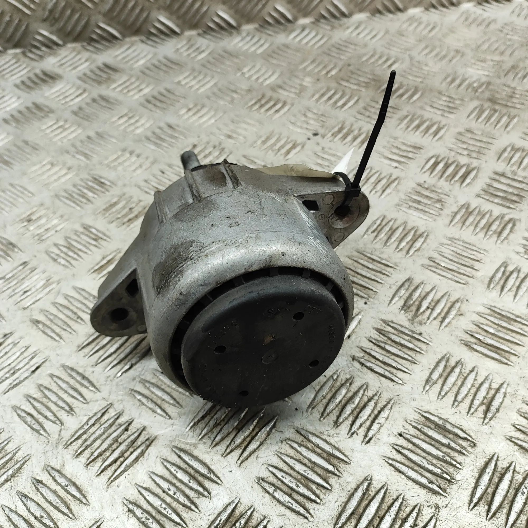 Porsche Panamera Left Side Engine Mount Left Side Engine Mount — PORSCHE PANAMERA (970)...