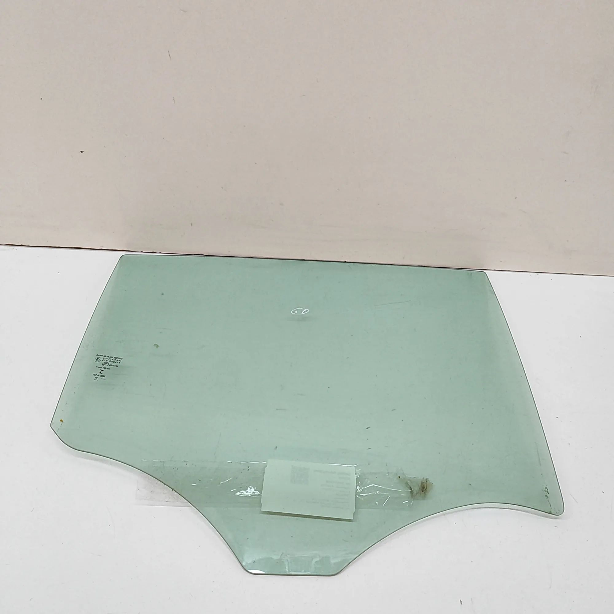 Infiniti Q30 Right rear door window Right rear door window — INFINITI Q30 (2015-......