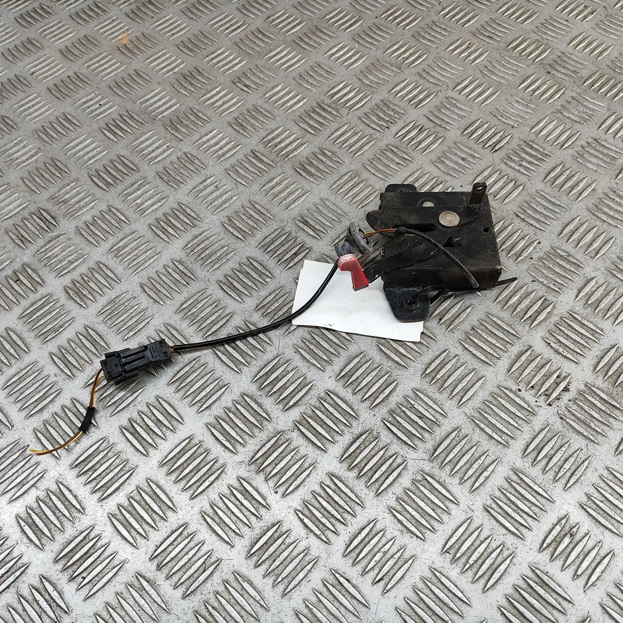 Porsche Cayman (987) замок капота Bonnet lock — PORSCHE CAYMAN (987) (2005-2013) ...