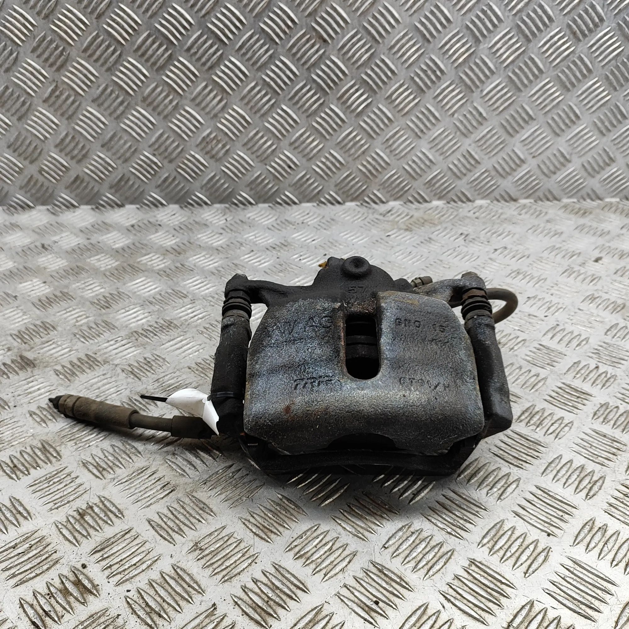 Skoda Karoq Brake caliper — front left Brake caliper — front left — SKODA KAROQ (NU7) ...