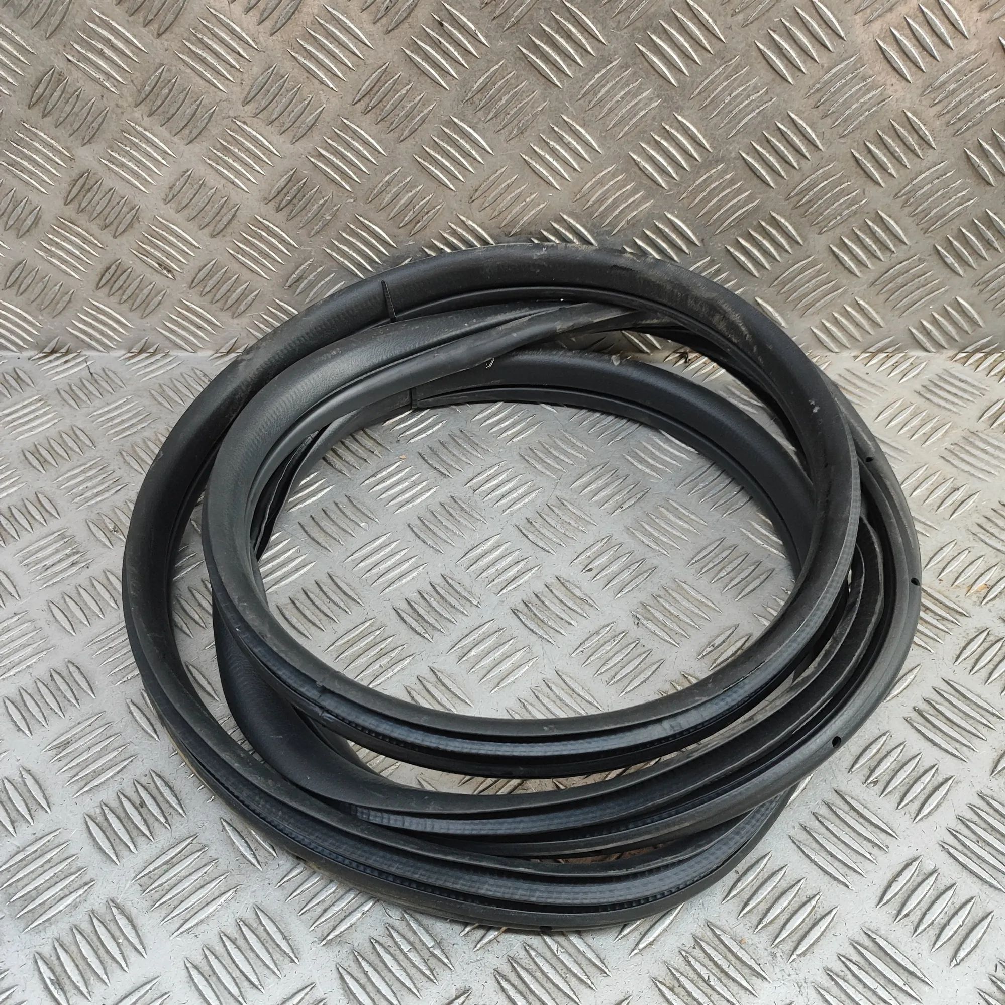 Honda HR-V / e:Ny1 Door rubber seal — rear left Door rubber seal — rear left — HONDA E:NY1 (202...