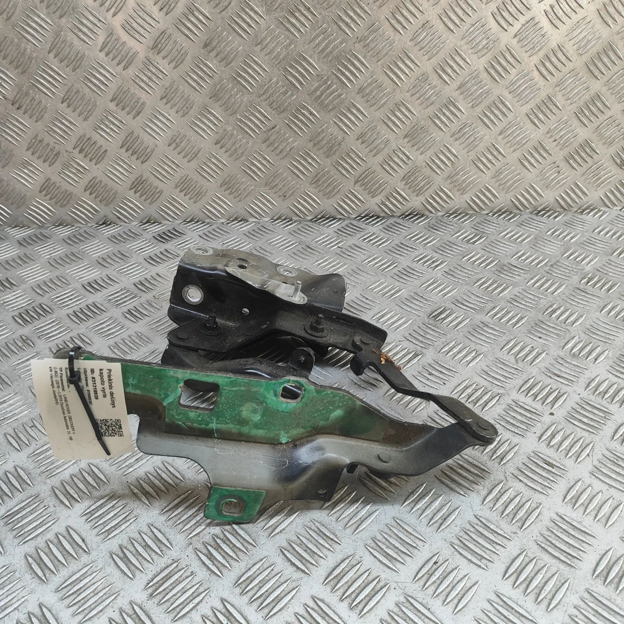 Land Rover Discovery Bonnet hinge — front right Bonnet hinge — front right — LAND ROVER DISCOVE...