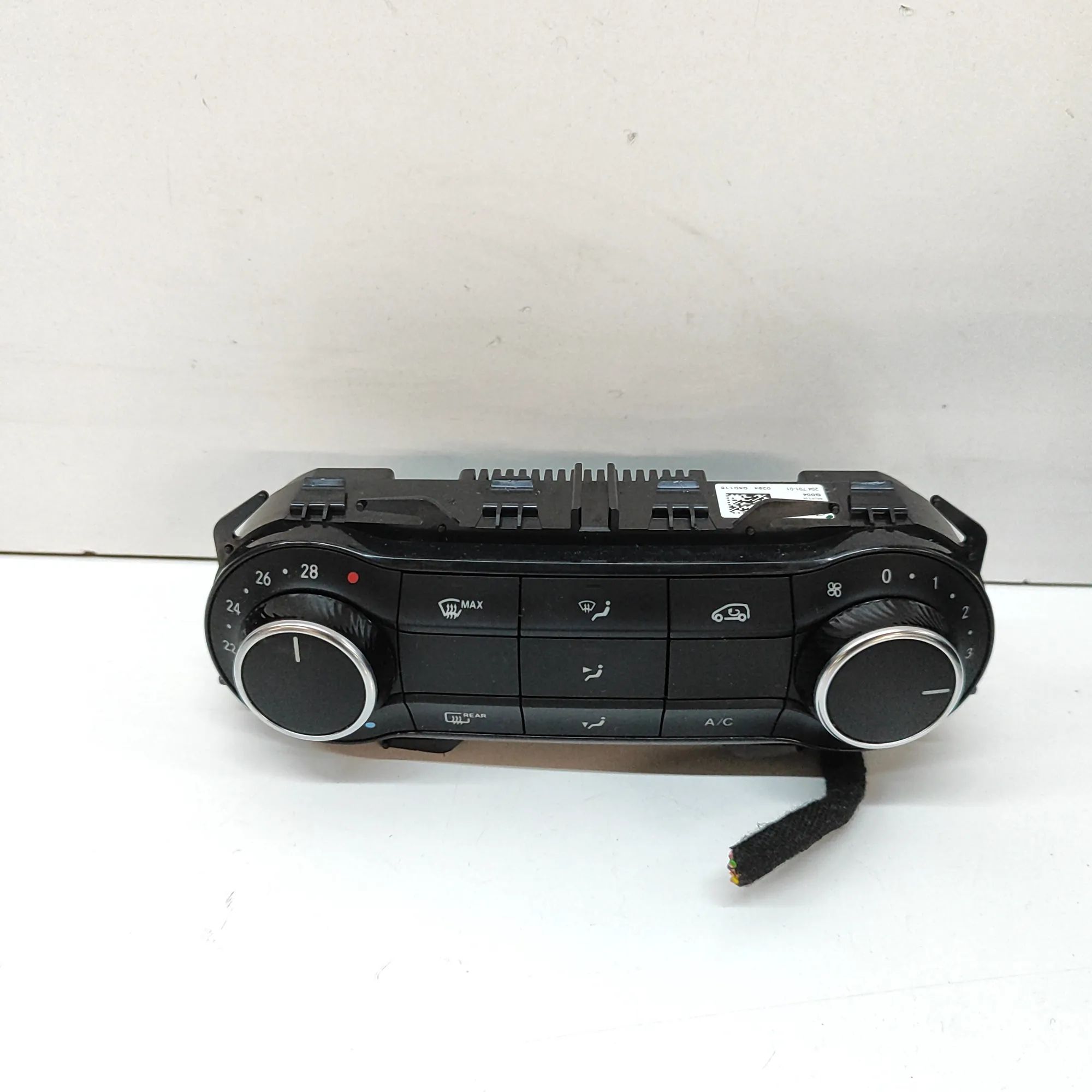 Infiniti Q30 Climate control unit Climate control unit — INFINITI Q30 (2015-...) ...